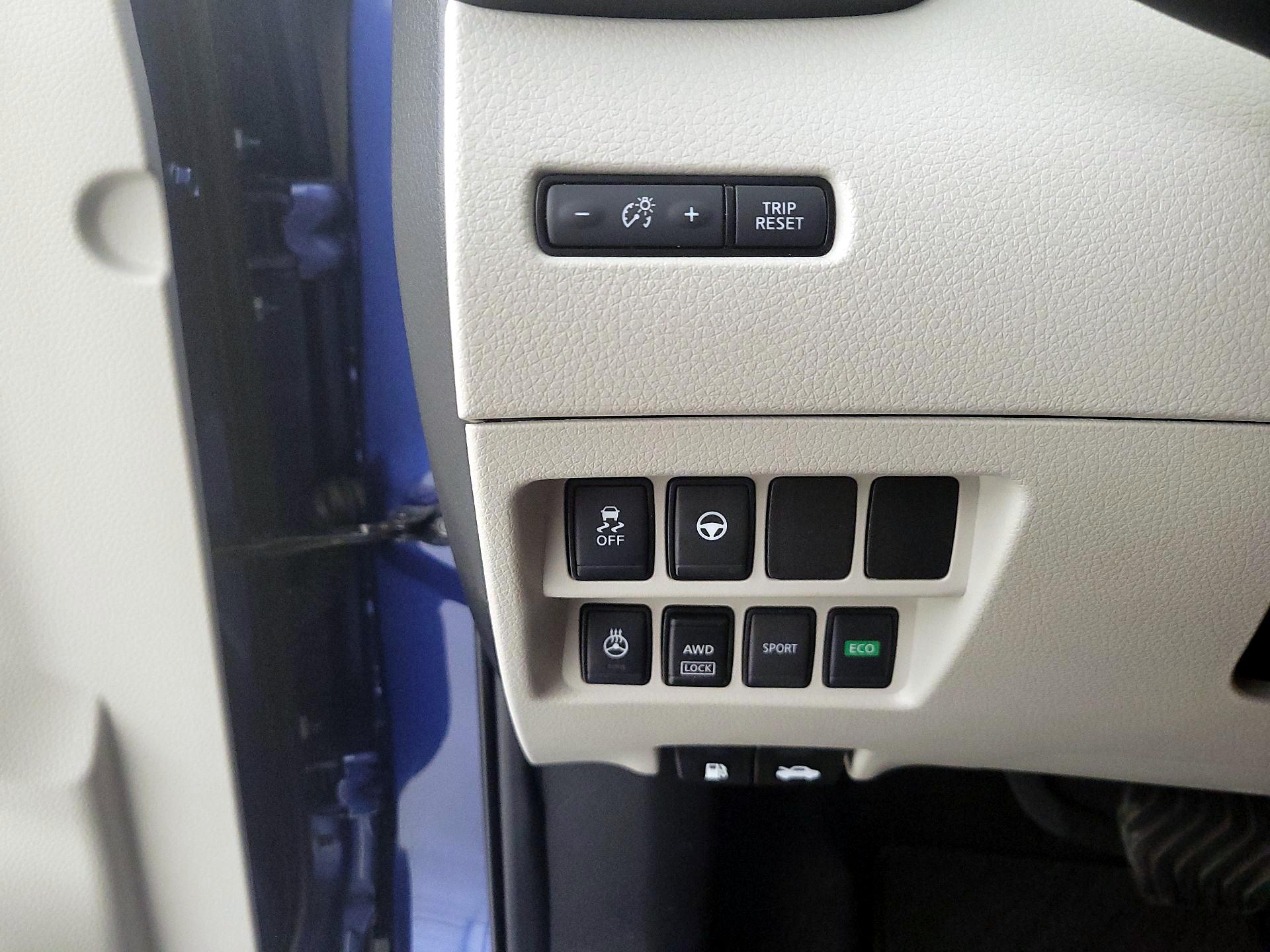 Thumbnail: 2022 Nissan Rogue Sport - 13