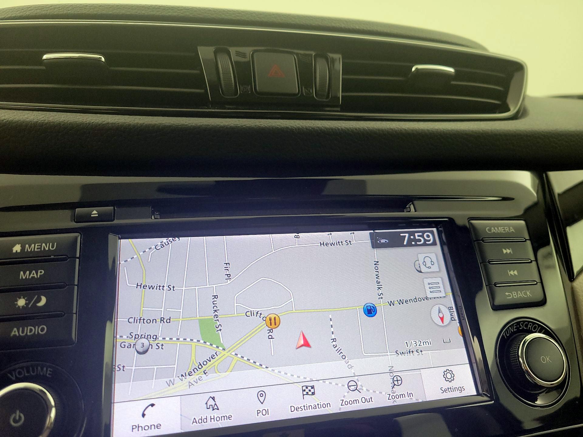 Thumbnail: 2022 Nissan Rogue Sport - 14