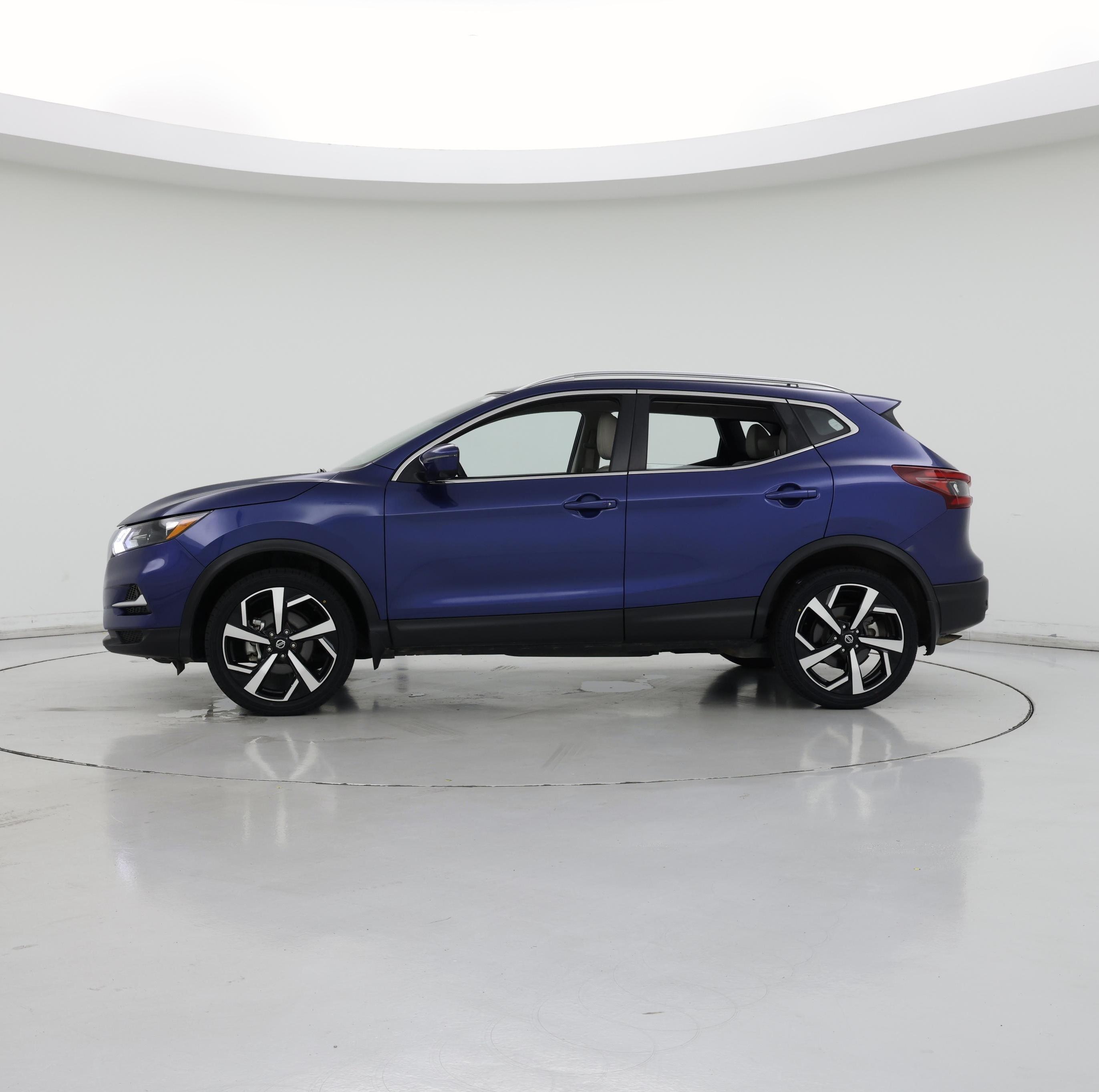 Thumbnail: 2022 Nissan Rogue Sport - 3