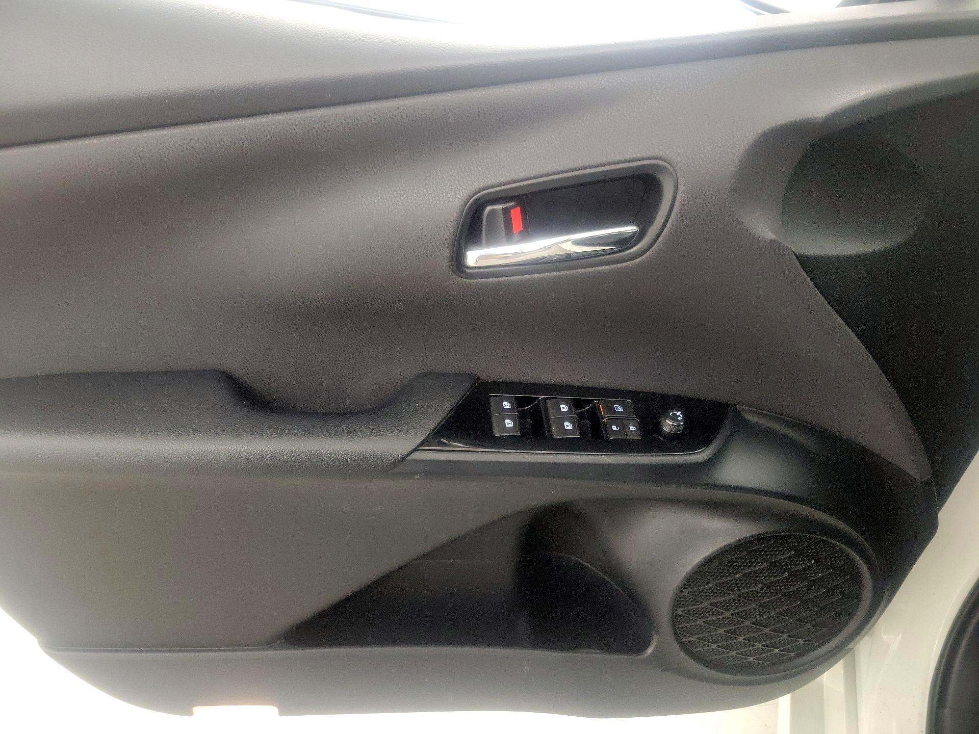 Thumbnail: 2016 Toyota Prius - 12