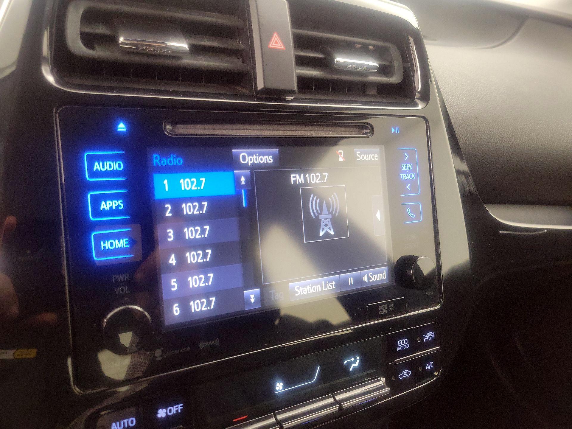 Thumbnail: 2016 Toyota Prius - 16