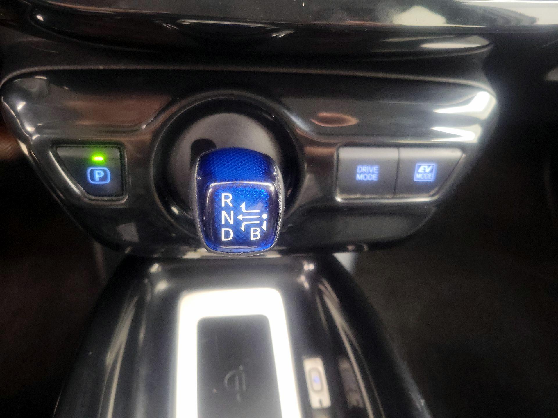Thumbnail: 2016 Toyota Prius - 18