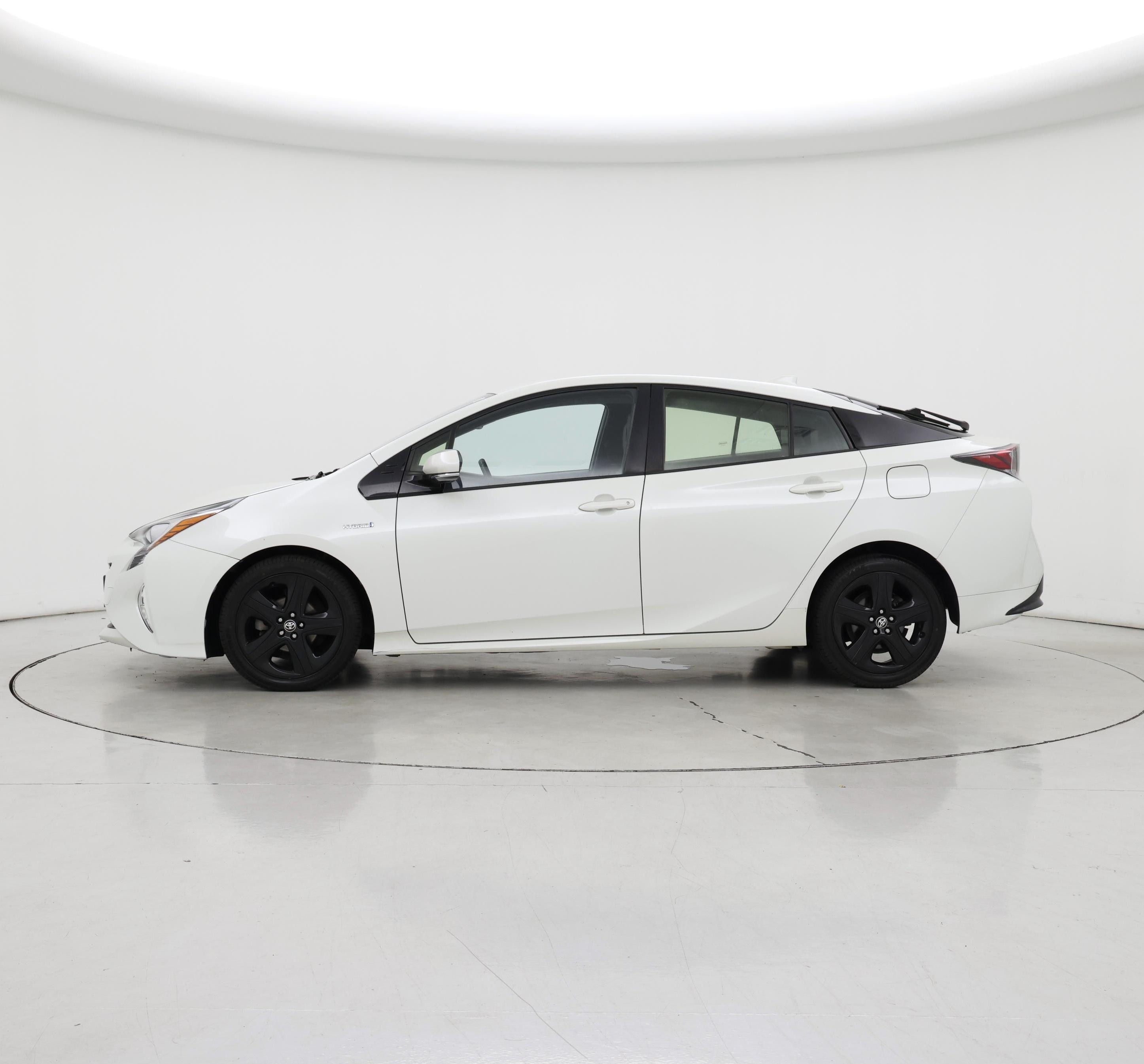Thumbnail: 2016 Toyota Prius - 3