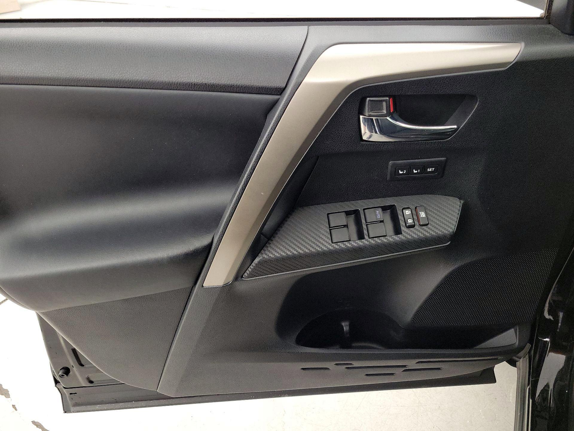 Thumbnail: 2015 Toyota RAV4 - 12