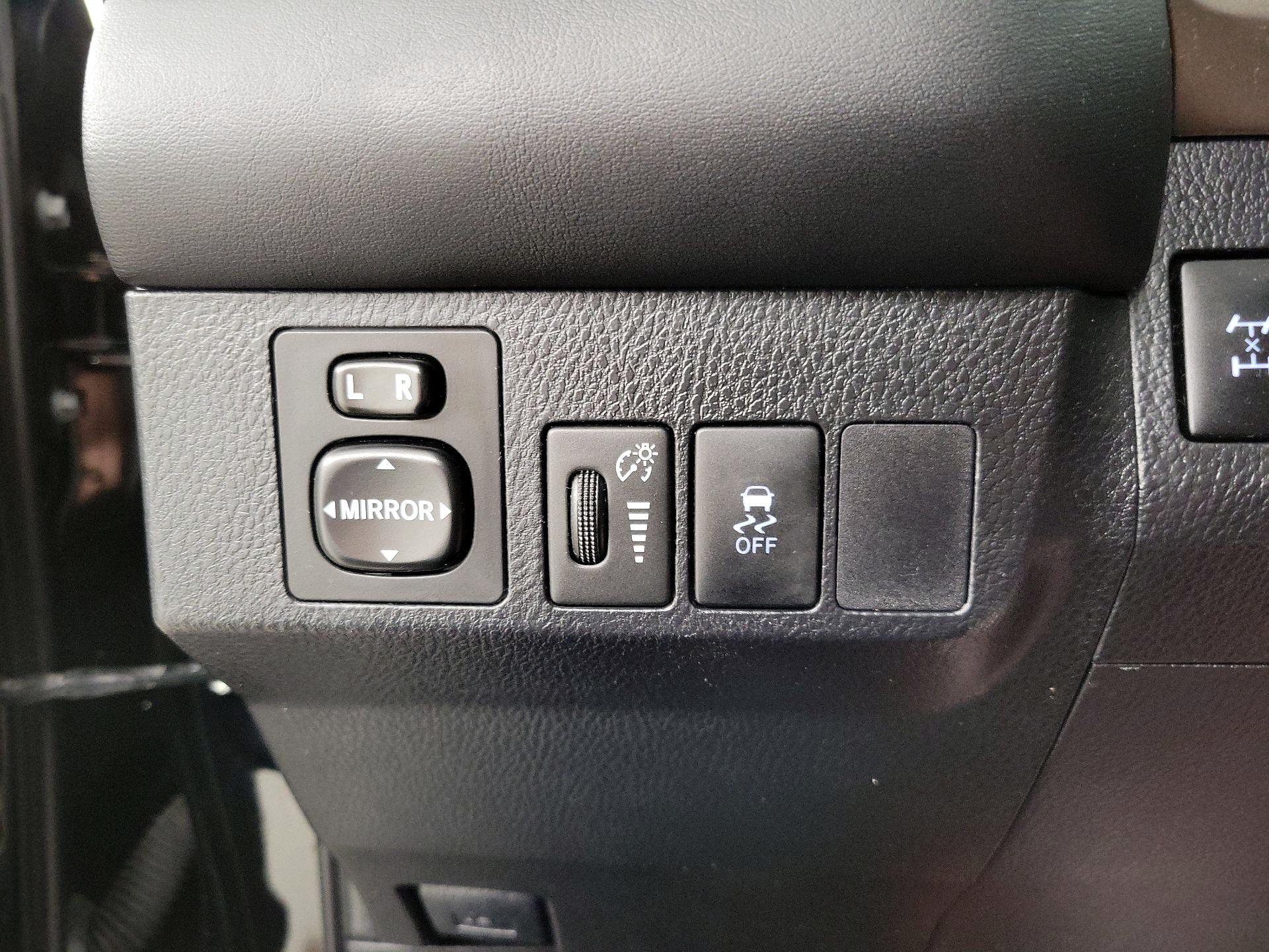Thumbnail: 2015 Toyota RAV4 - 13