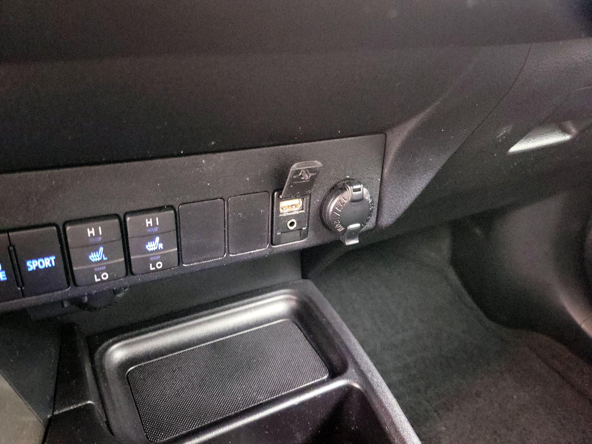 Thumbnail: 2015 Toyota RAV4 - 19