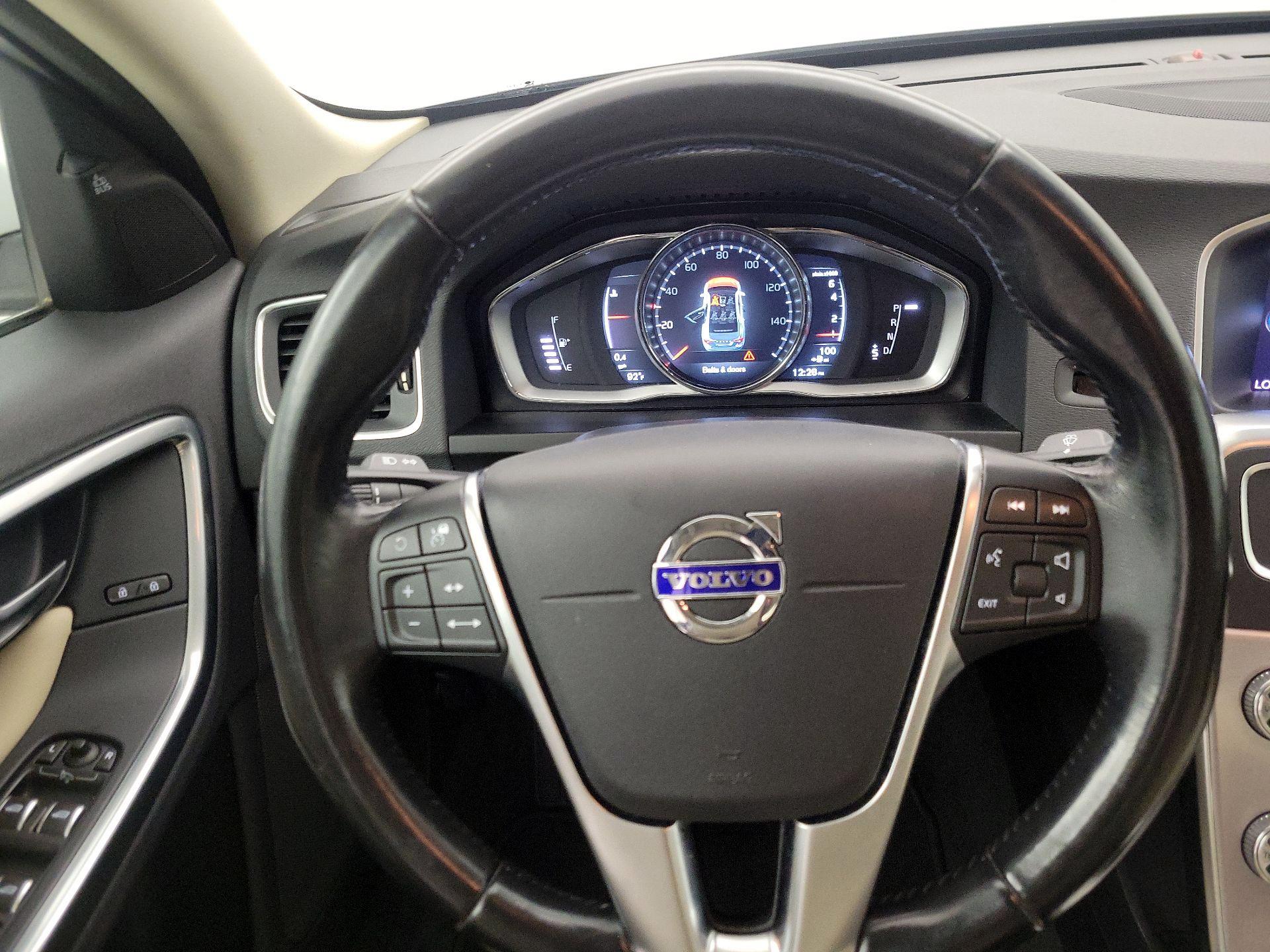 Thumbnail: 2018 Volvo S60 - 10