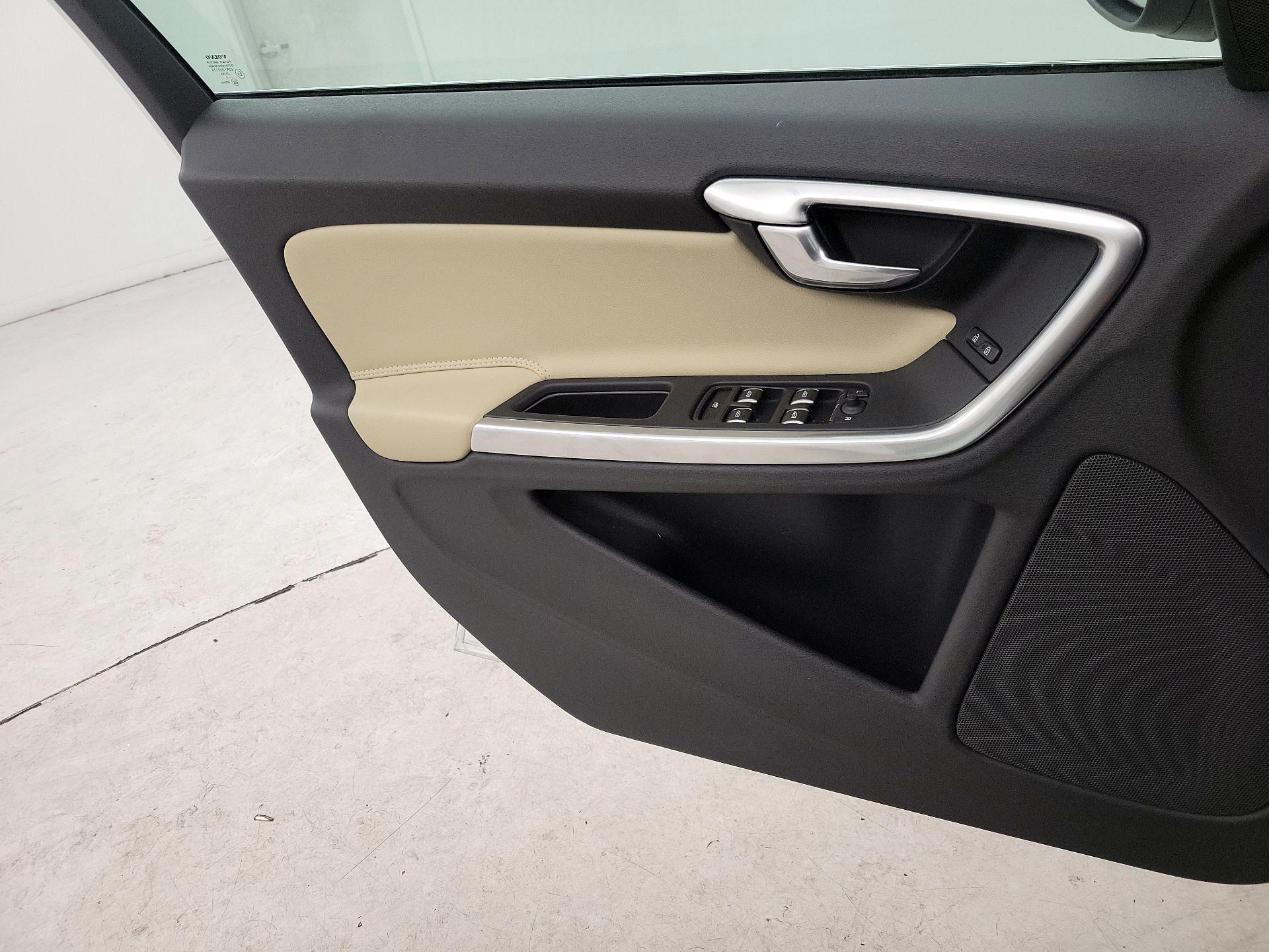 Thumbnail: 2018 Volvo S60 - 12