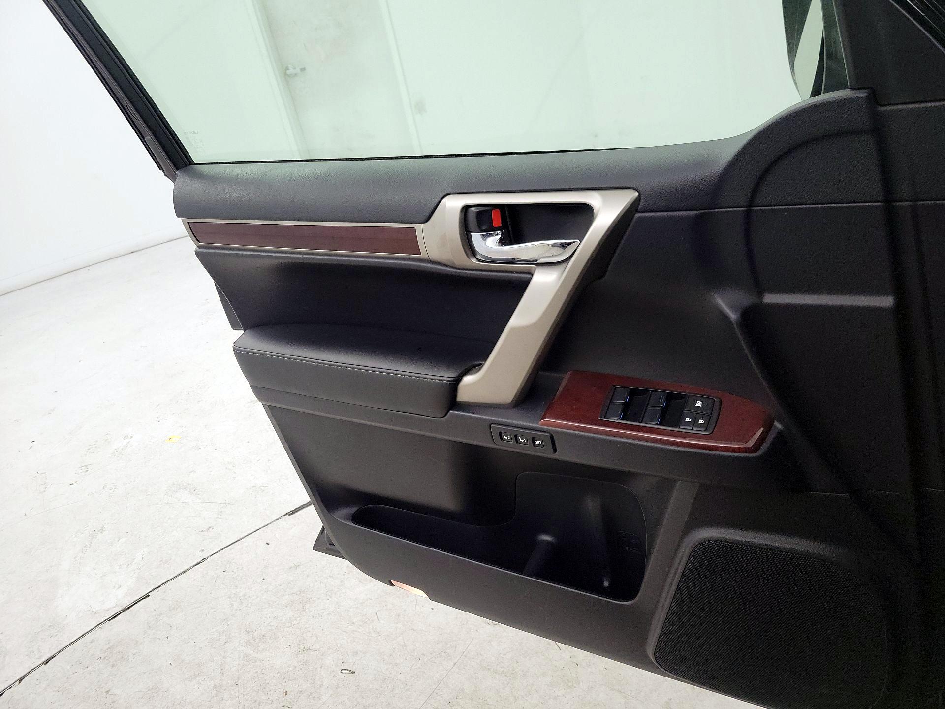 Thumbnail: 2015 Lexus GX - 12