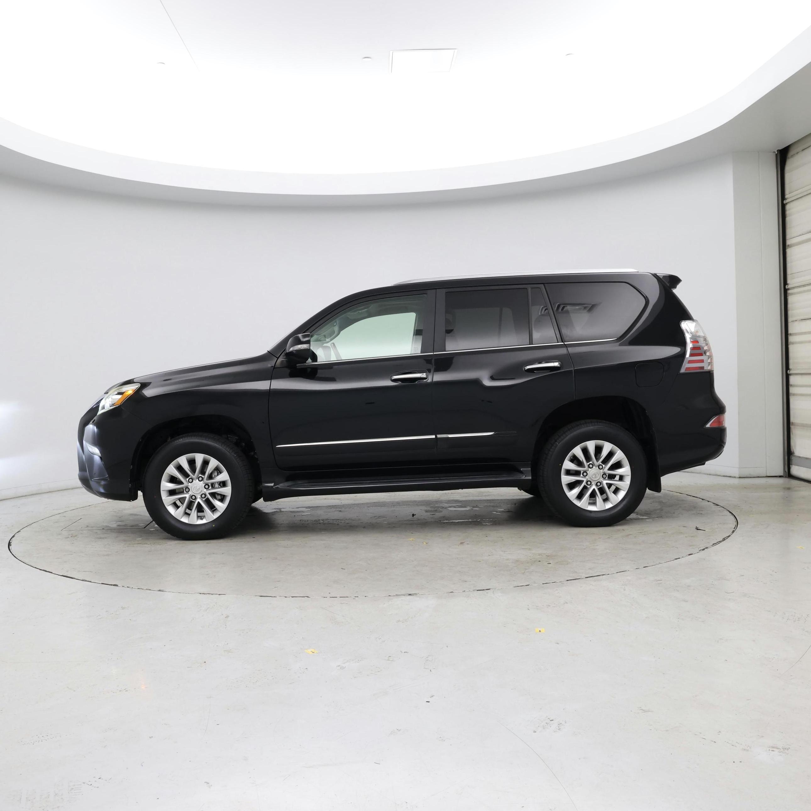 Thumbnail: 2015 Lexus GX - 3