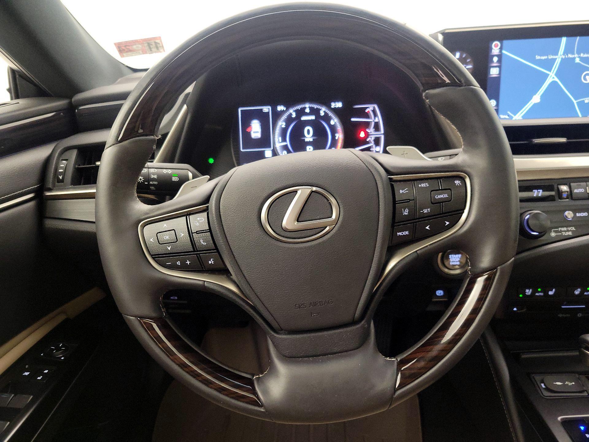 Thumbnail: 2019 Lexus ES - 10