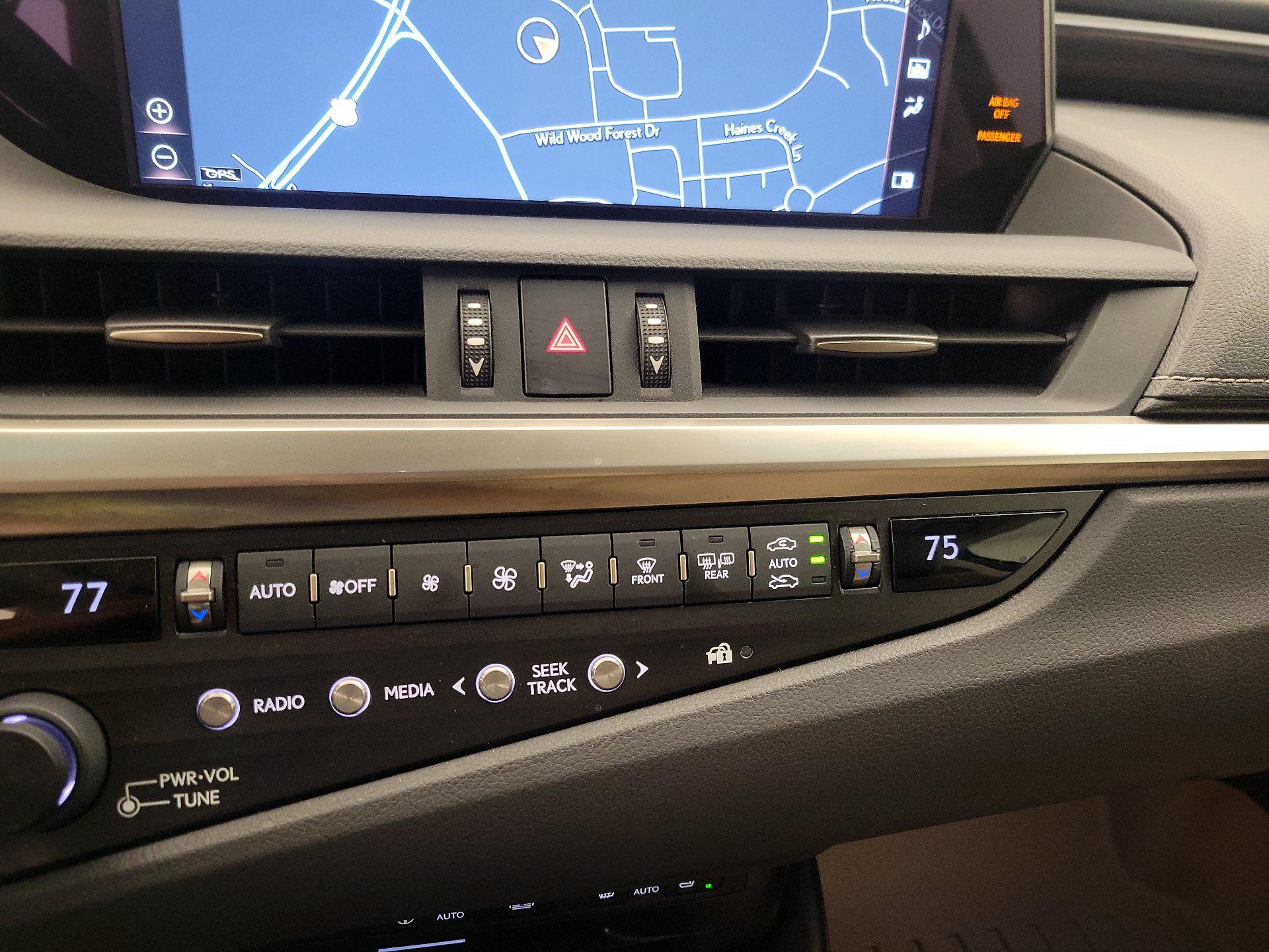 Thumbnail: 2019 Lexus ES - 17