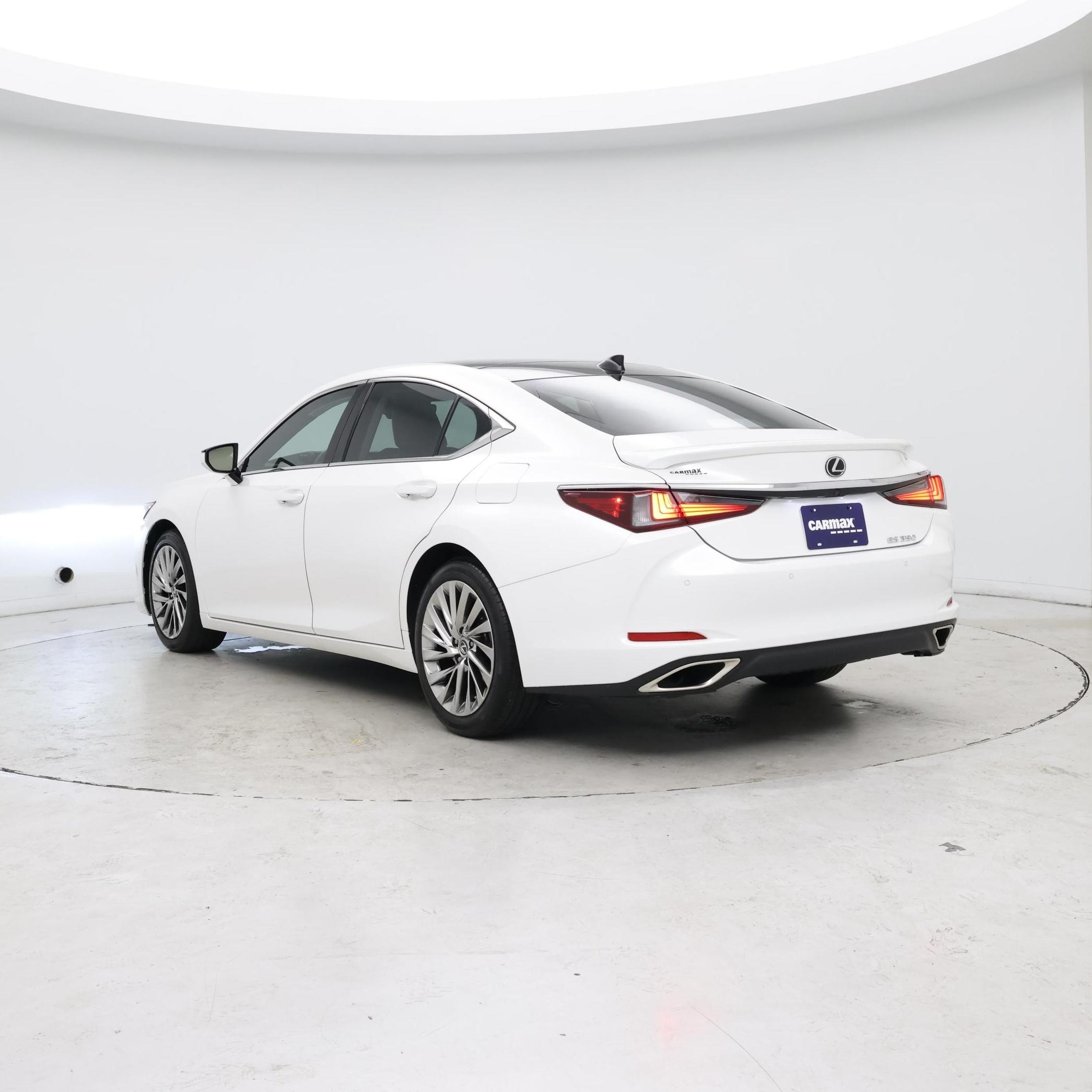 Thumbnail: 2019 Lexus ES - 2