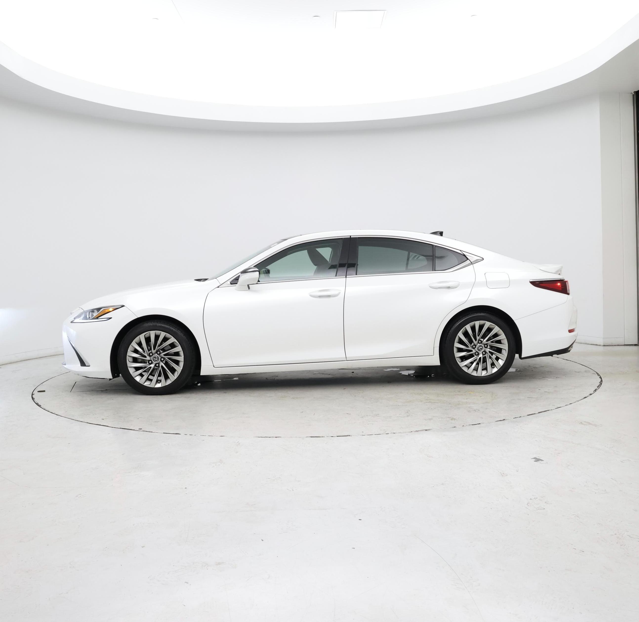 Thumbnail: 2019 Lexus ES - 3