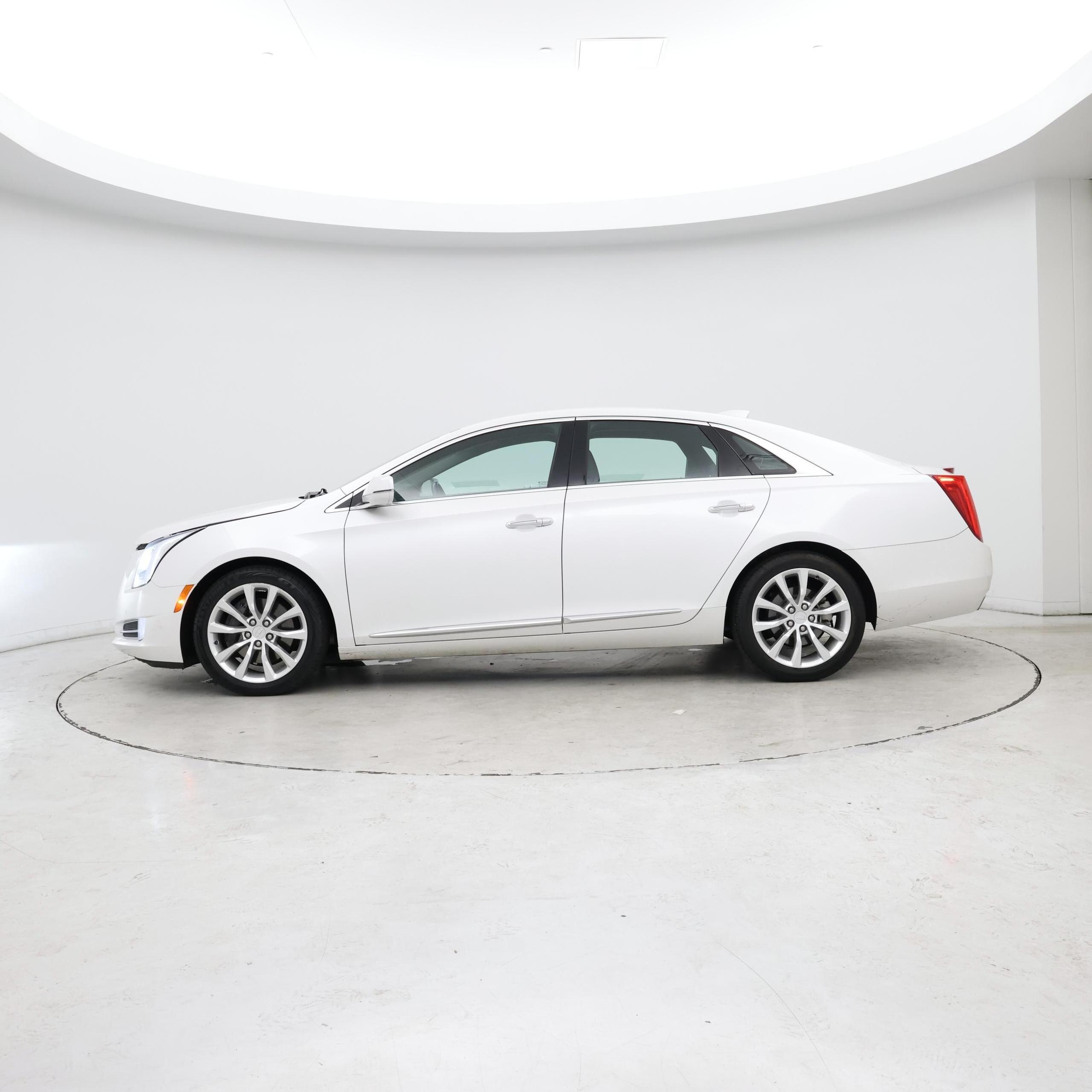Thumbnail: 2017 Cadillac XTS - 3