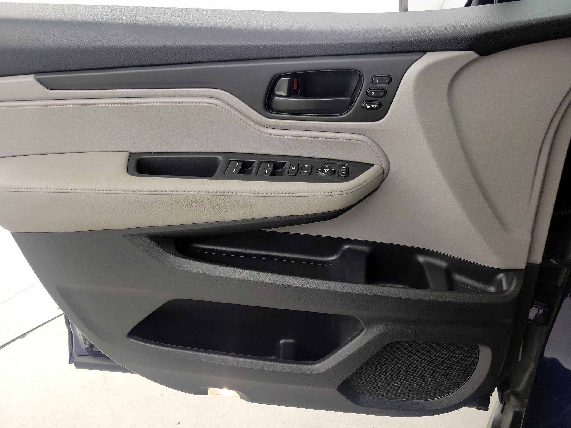 Thumbnail: 2019 Honda Odyssey - 12