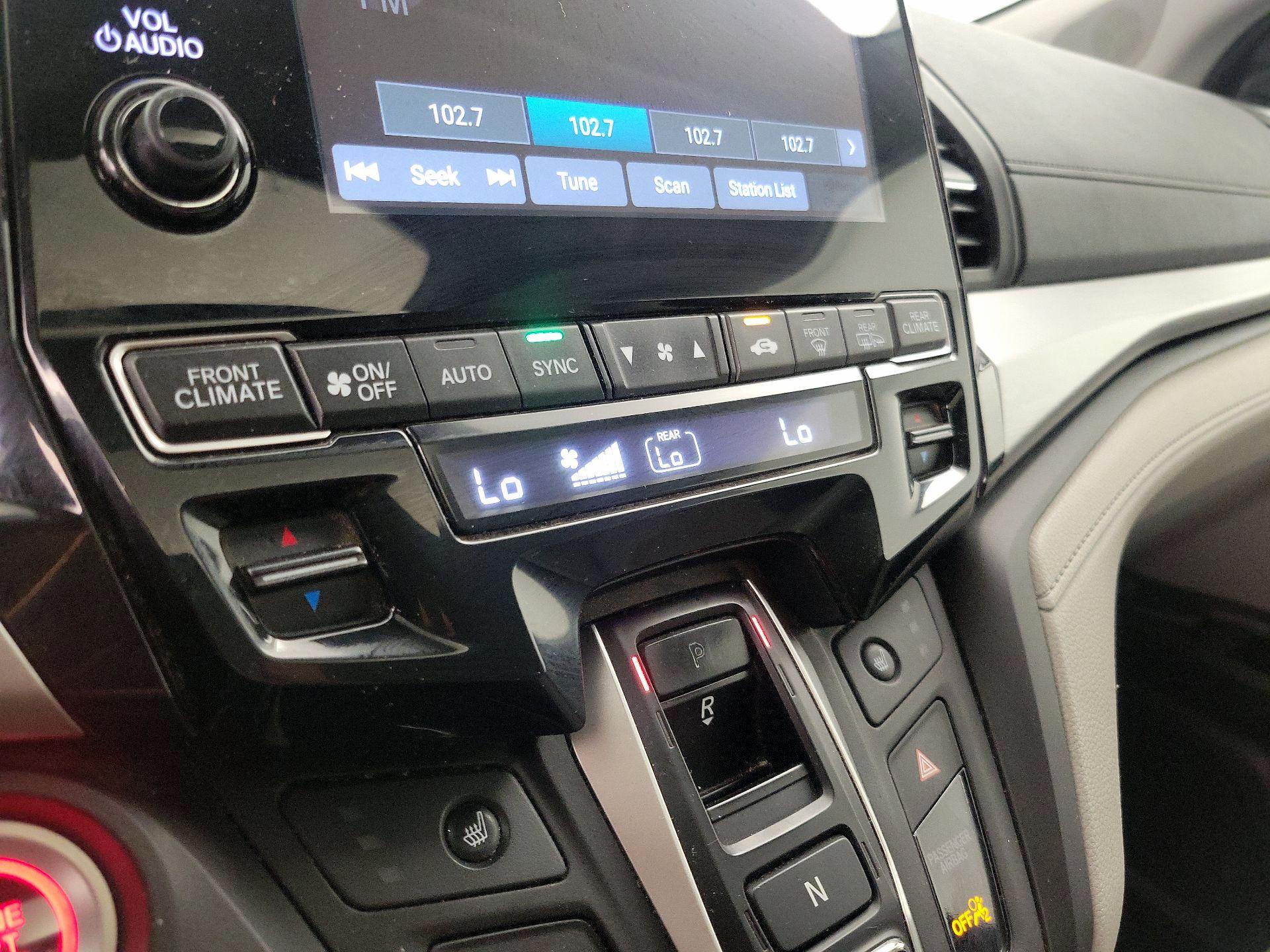Thumbnail: 2019 Honda Odyssey - 16