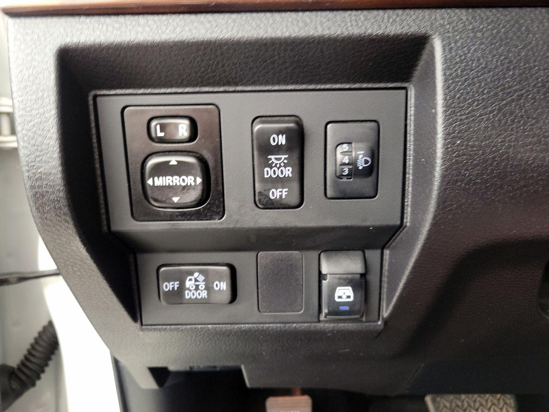 Thumbnail: 2014 Toyota Tundra - 13