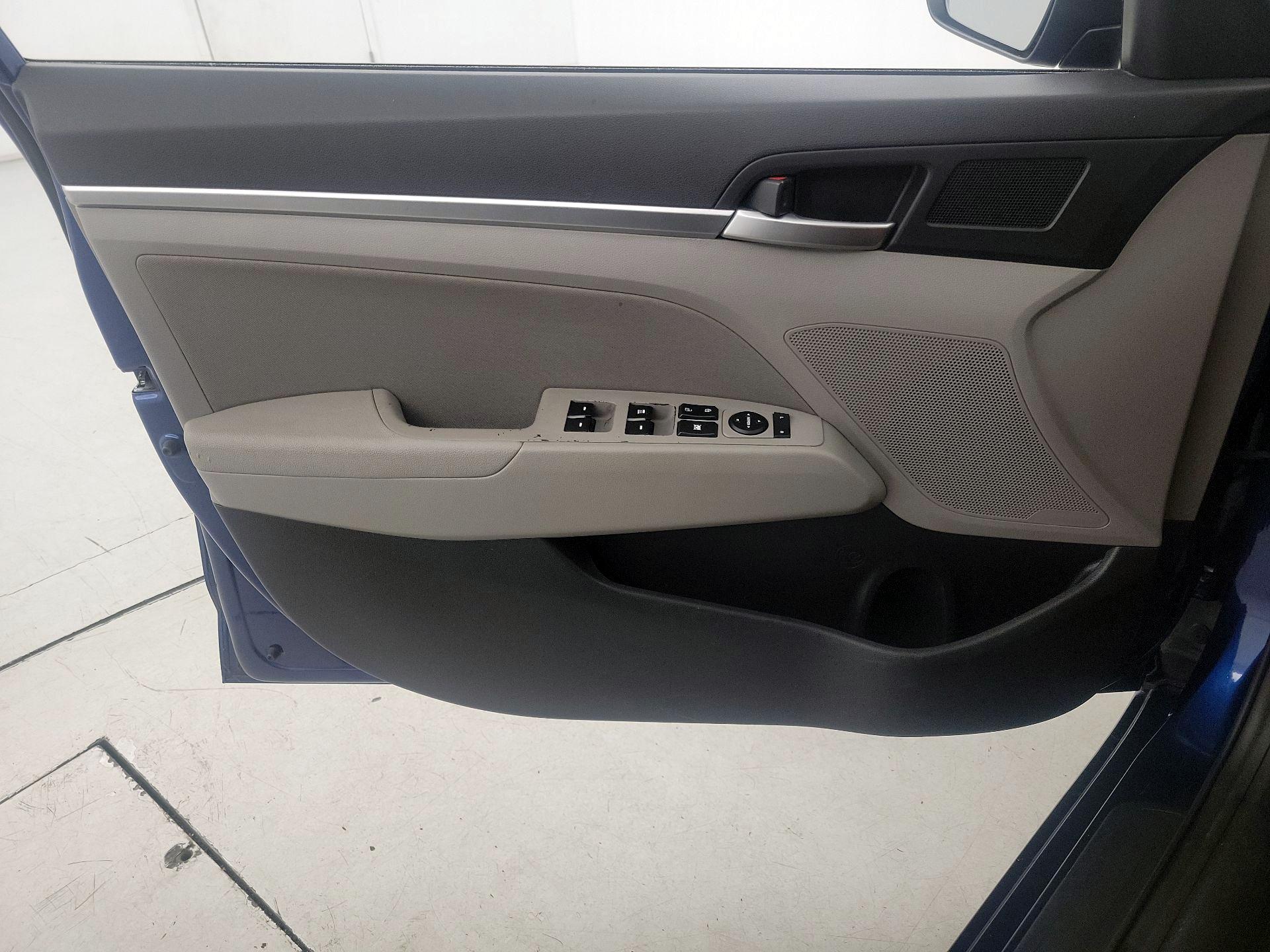 Thumbnail: 2019 Hyundai Elantra - 12