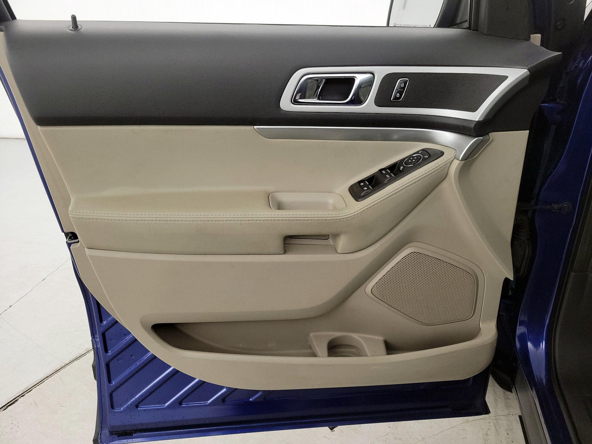Thumbnail: 2015 Ford Explorer - 12