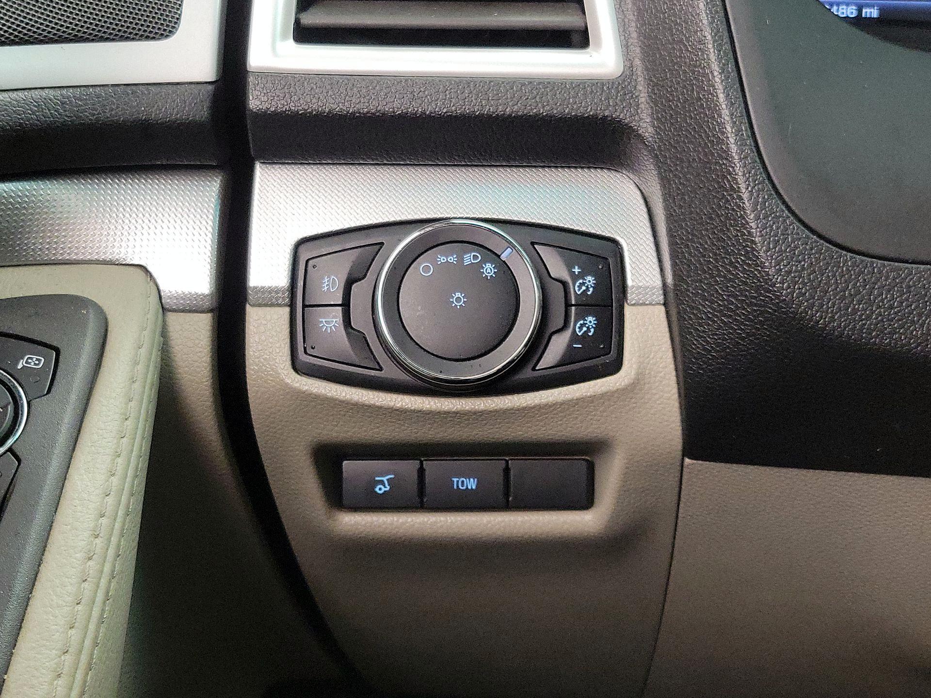 Thumbnail: 2015 Ford Explorer - 13