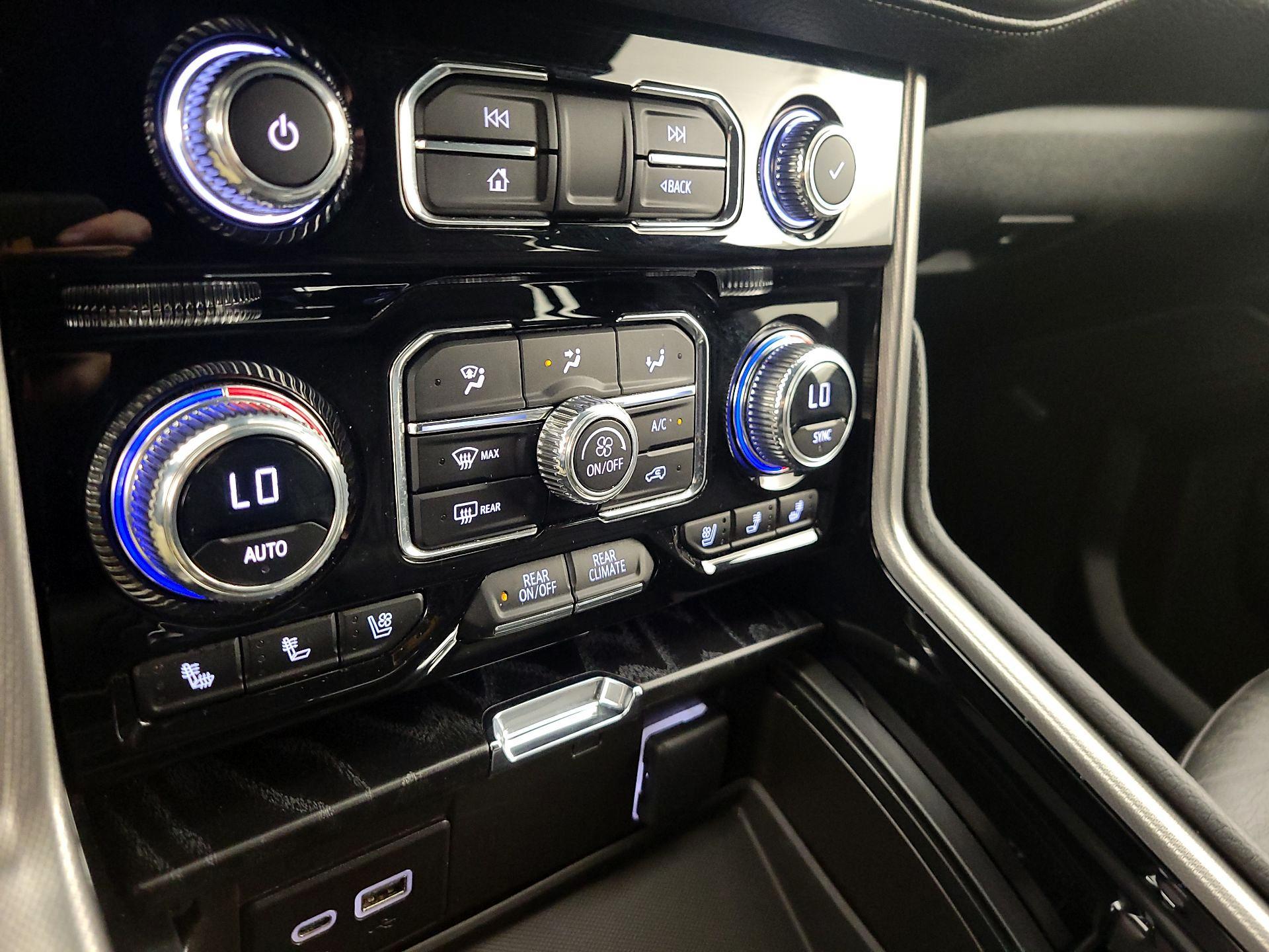 Thumbnail: 2023 GMC Yukon XL - 17