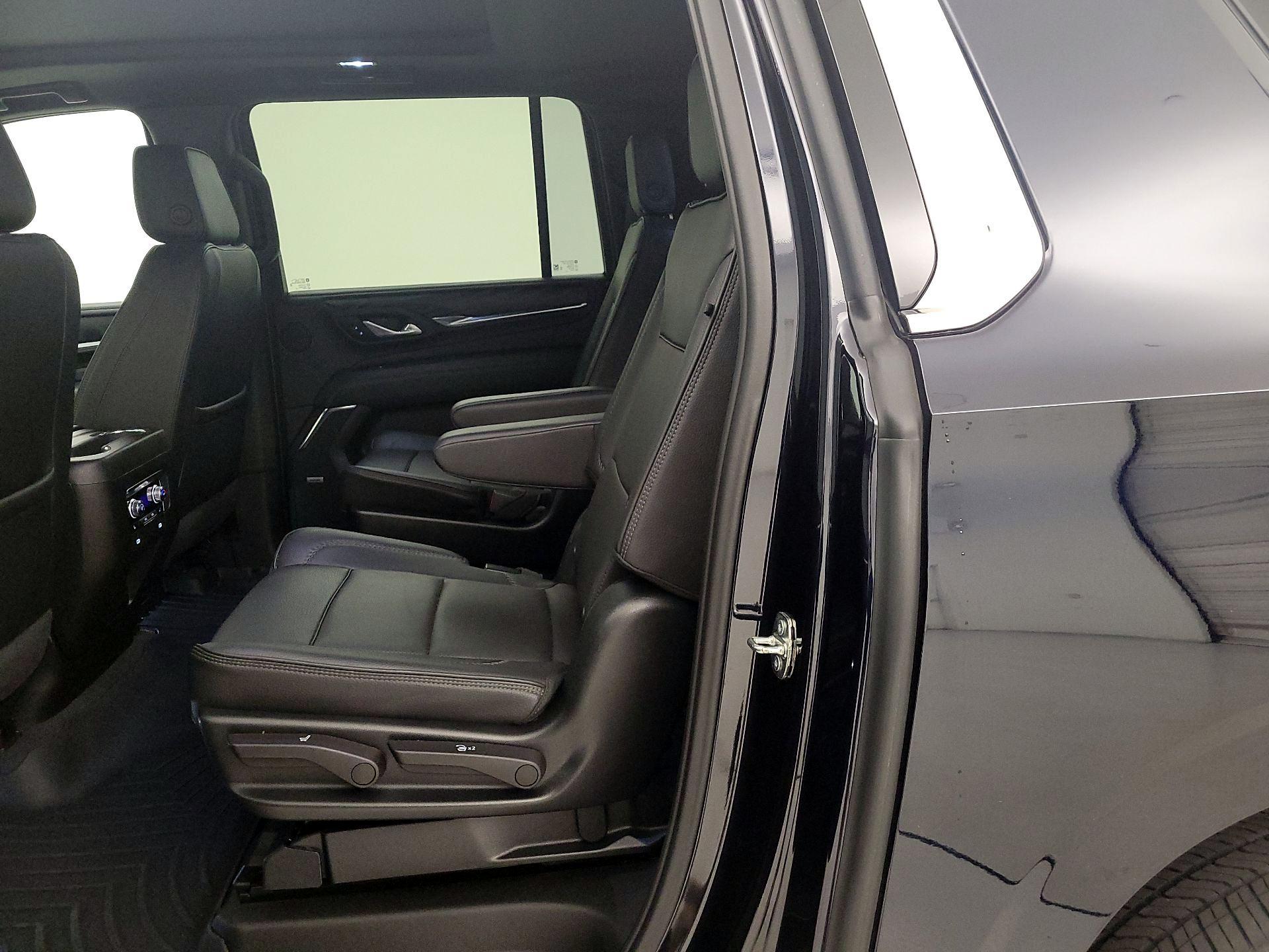 Thumbnail: 2023 GMC Yukon XL - 20