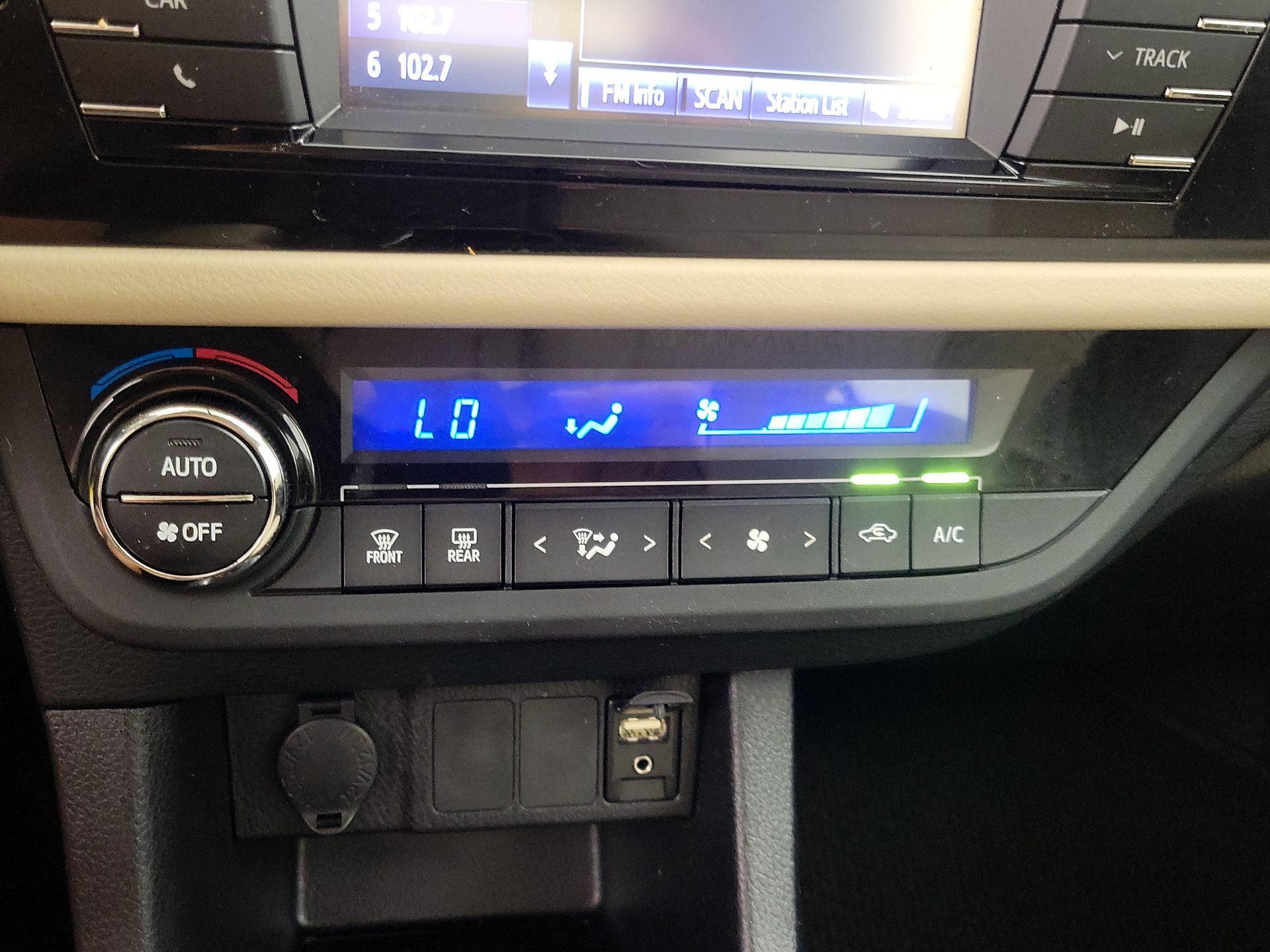 Thumbnail: 2015 Toyota Corolla - 16