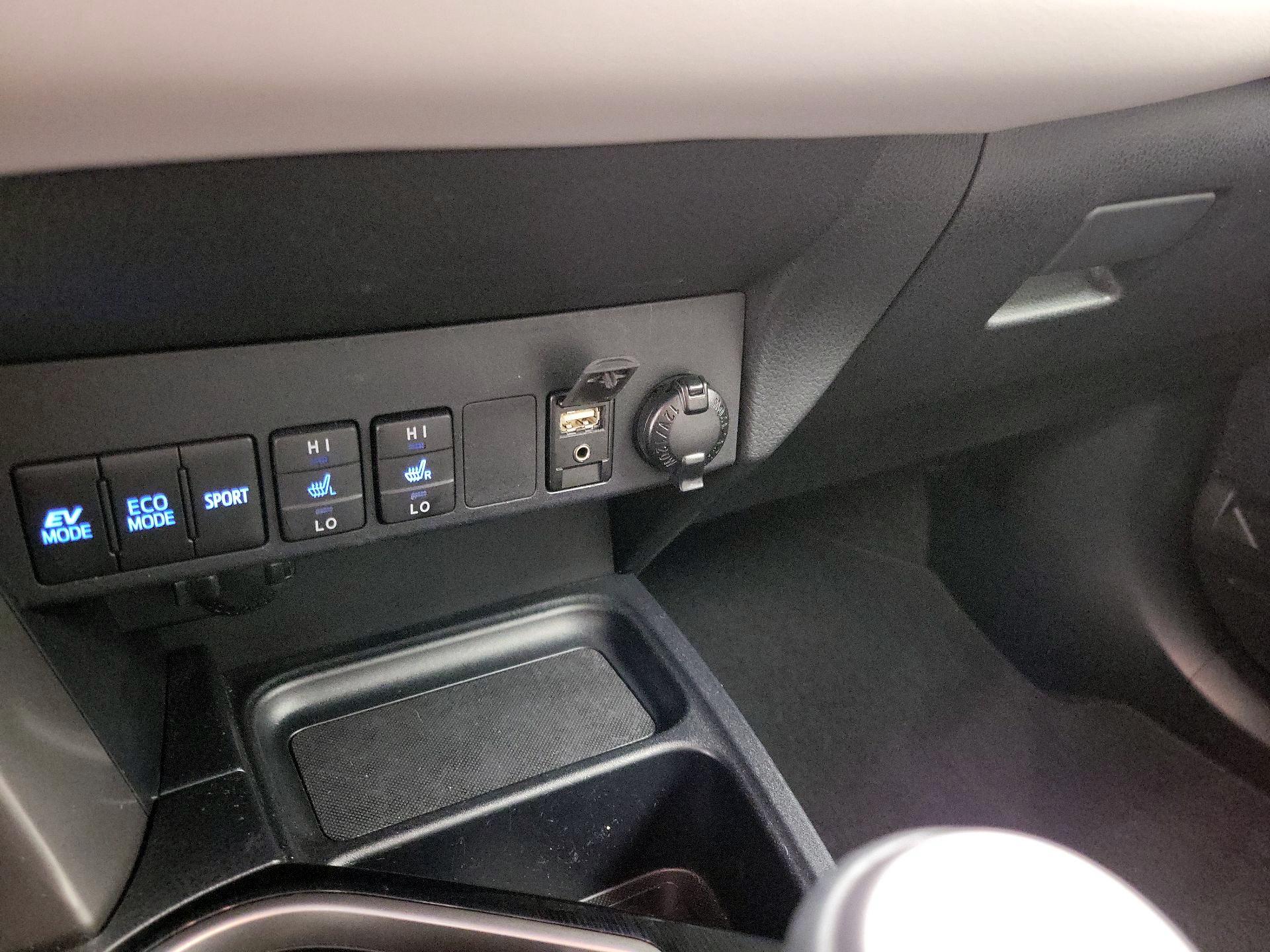 Thumbnail: 2018 Toyota RAV4 - 19
