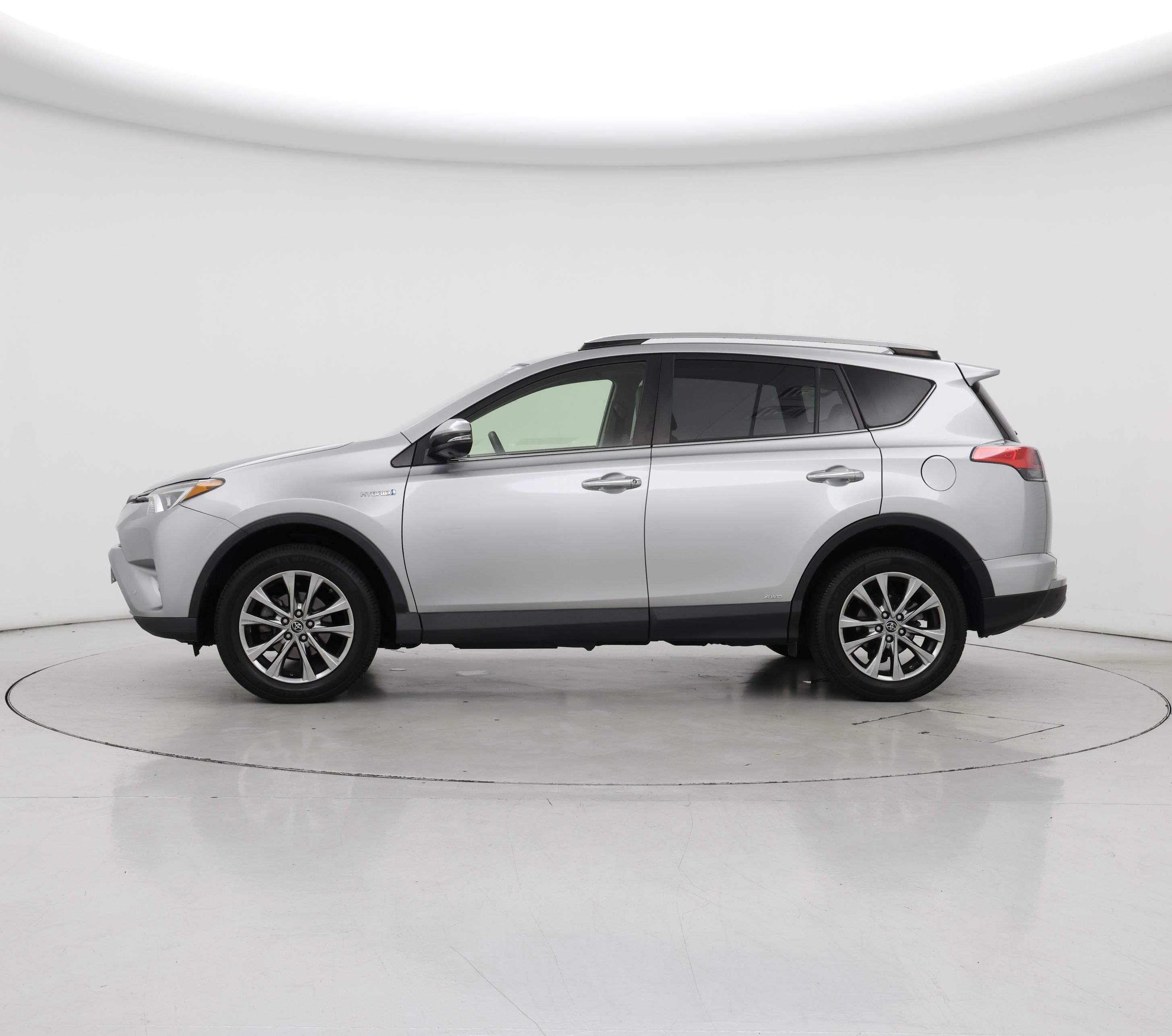 Thumbnail: 2018 Toyota RAV4 - 3
