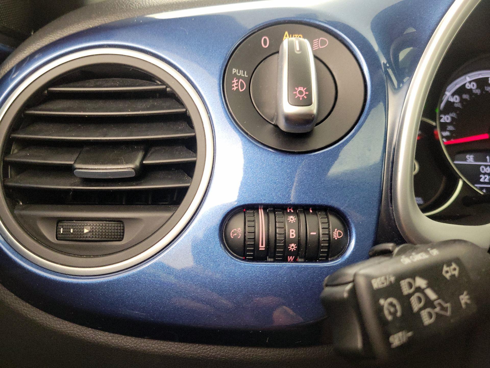 Thumbnail: 2019 Volkswagen Beetle - 13