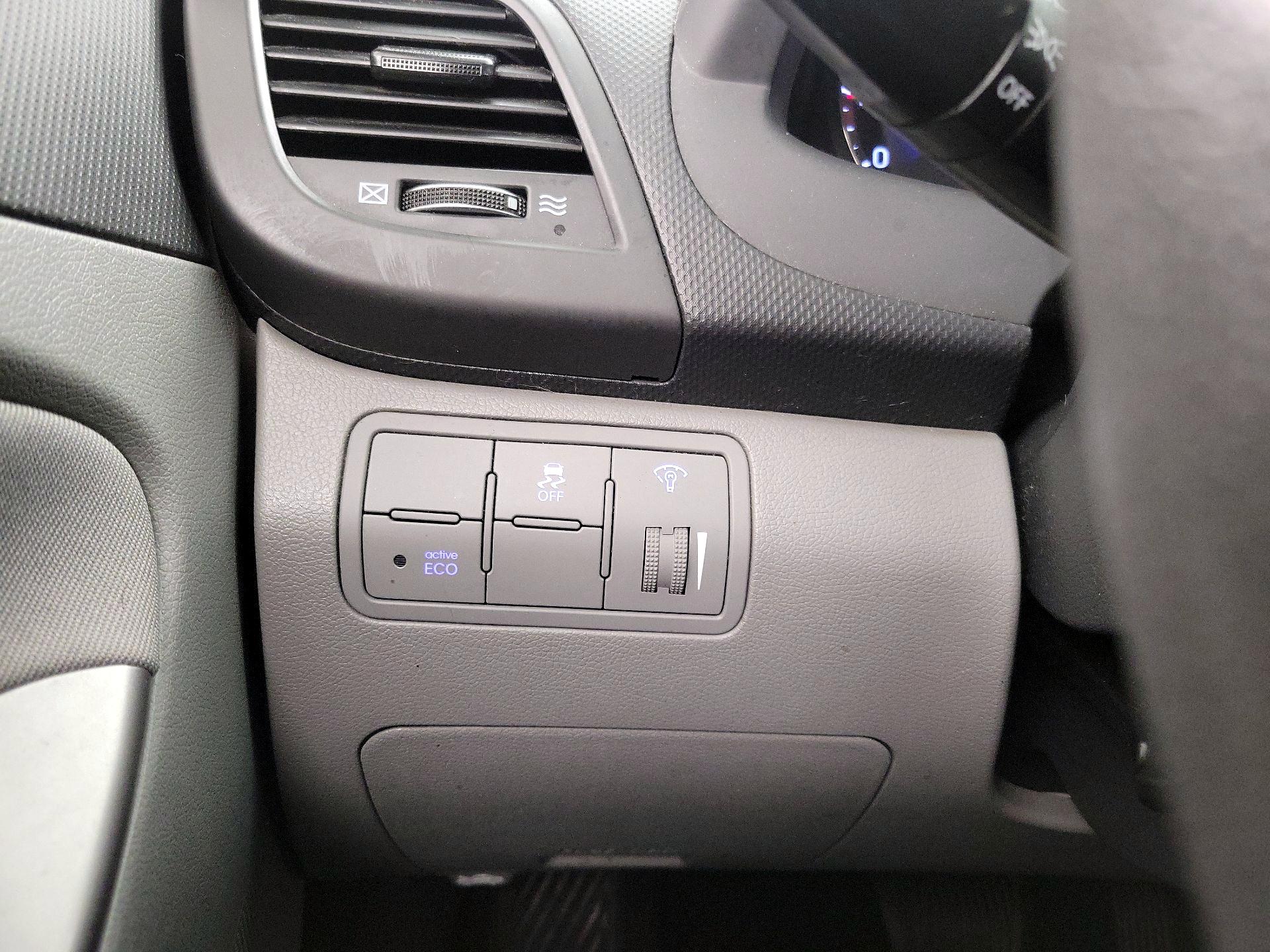 Thumbnail: 2016 Hyundai Accent - 13
