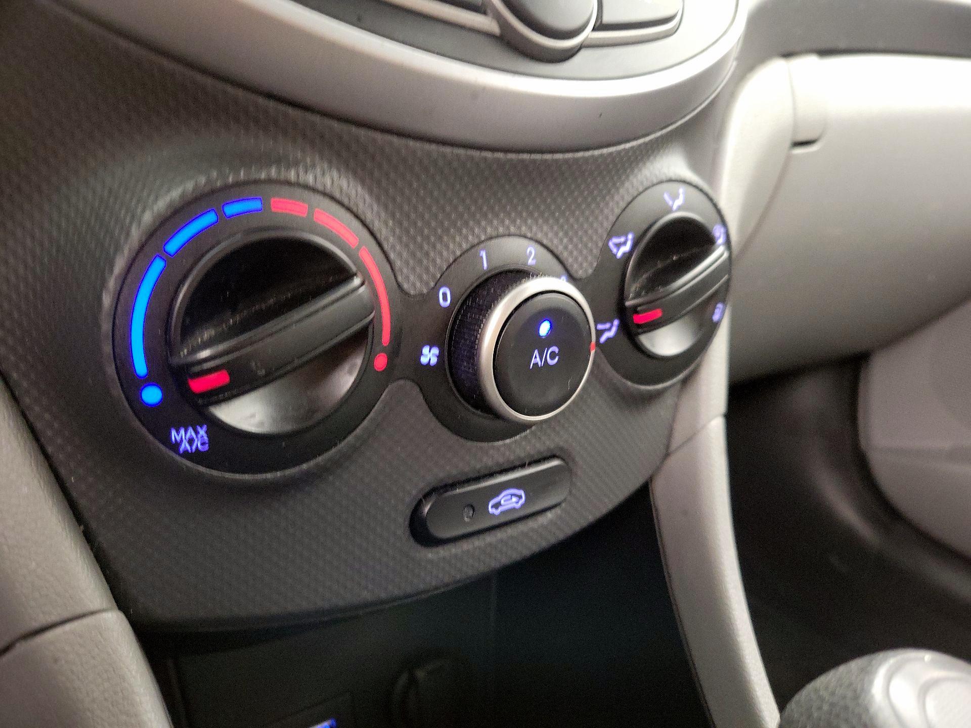 Thumbnail: 2016 Hyundai Accent - 15