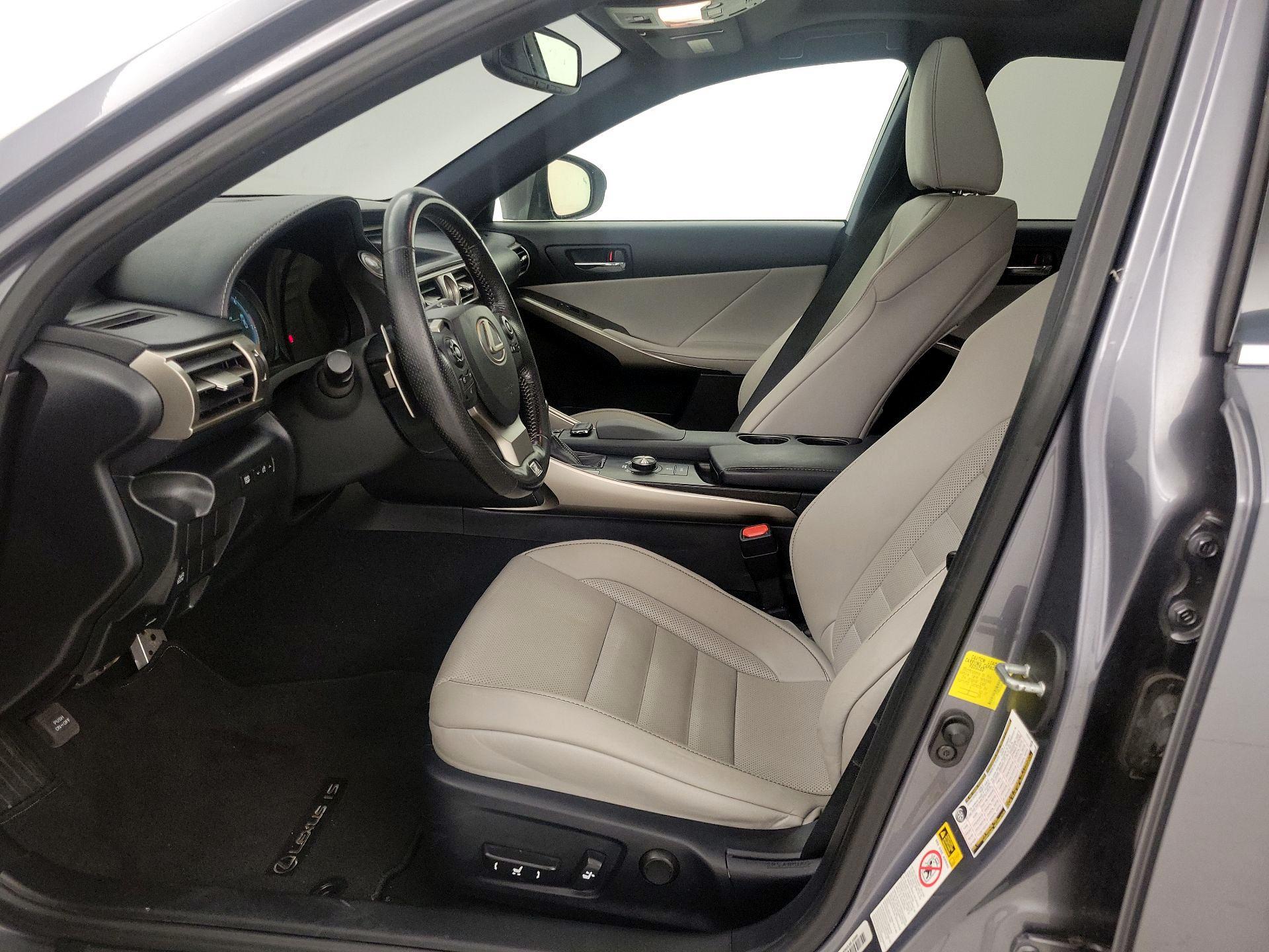 Thumbnail: 2016 Lexus IS - 11