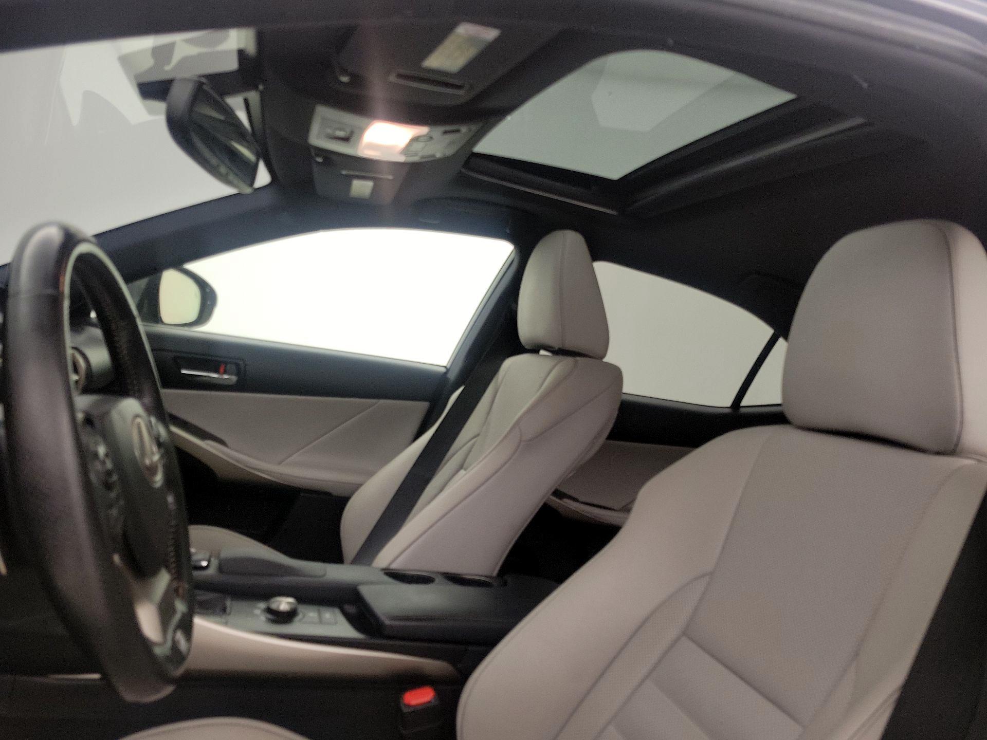 Thumbnail: 2016 Lexus IS - 20