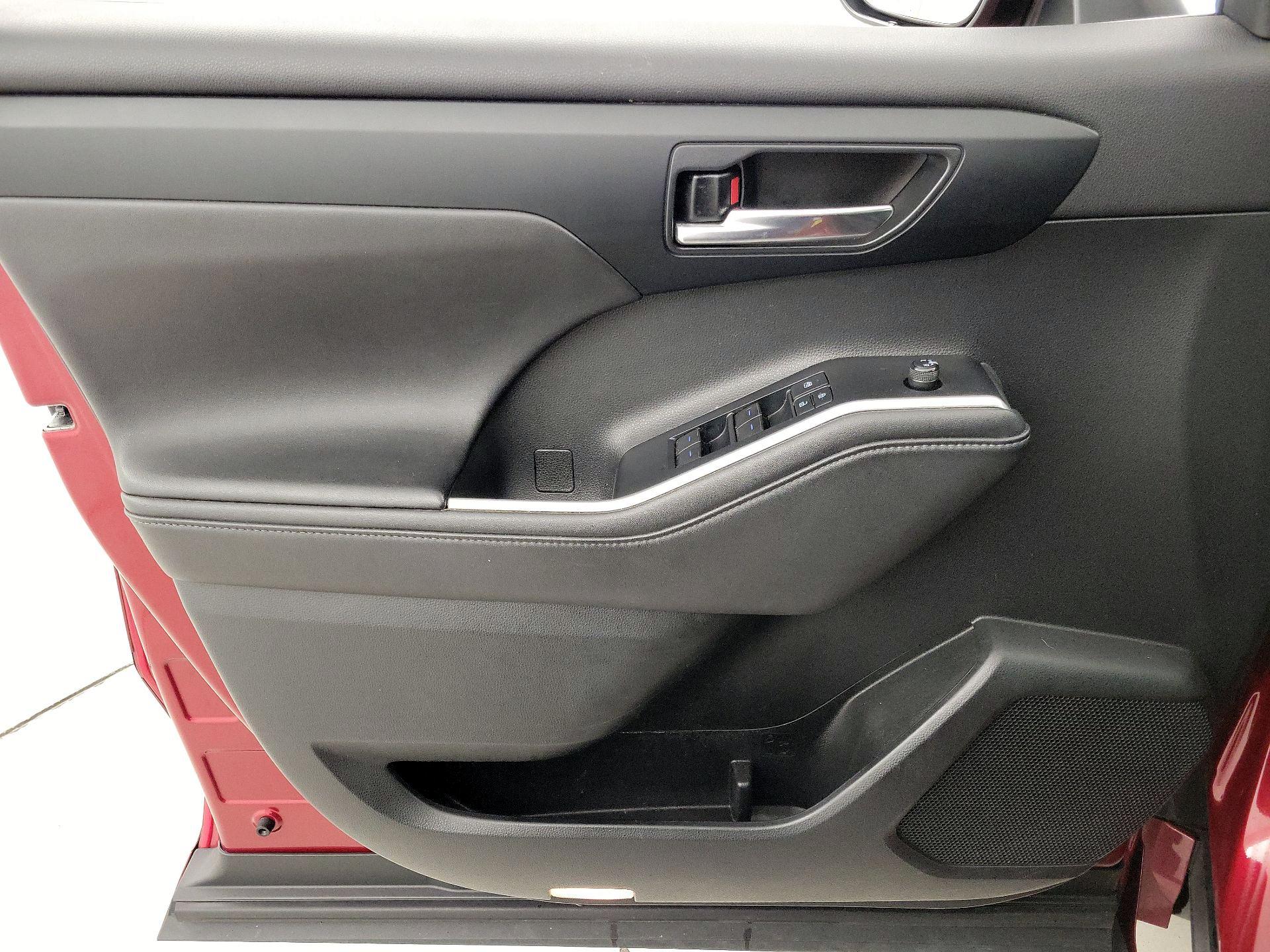 Thumbnail: 2020 Toyota Highlander - 12