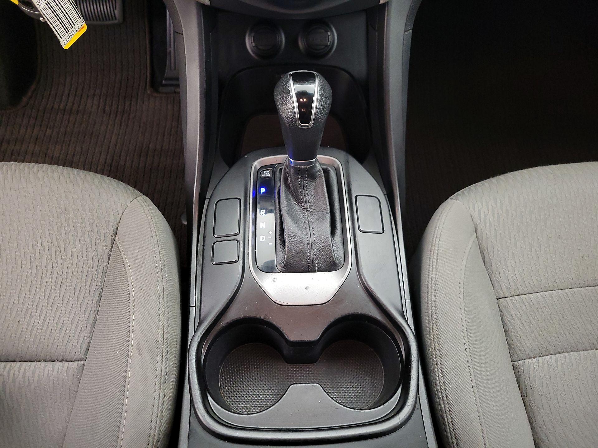 Thumbnail: 2016 Hyundai Santa Fe - 16