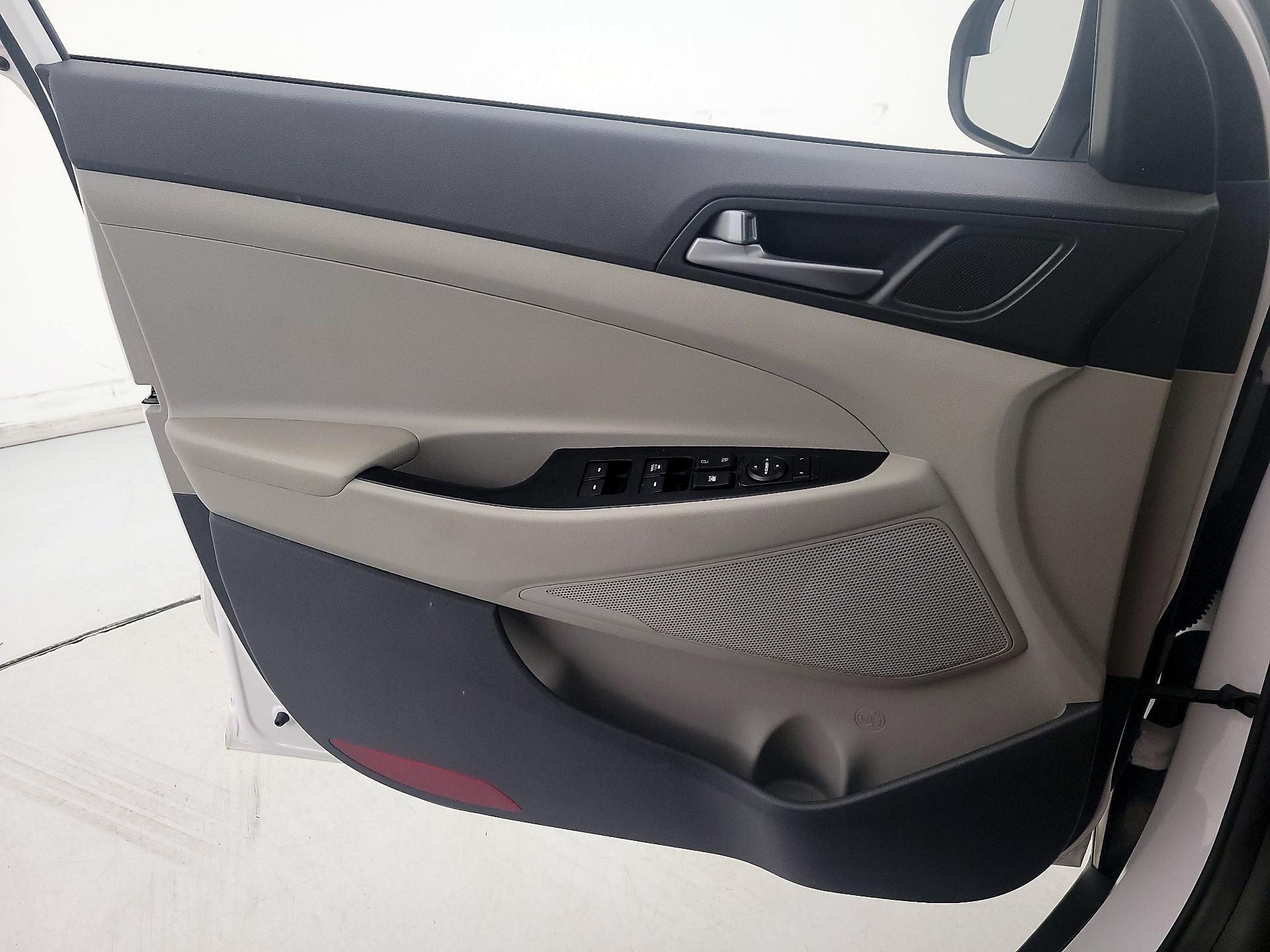 Thumbnail: 2016 Hyundai Tucson - 12