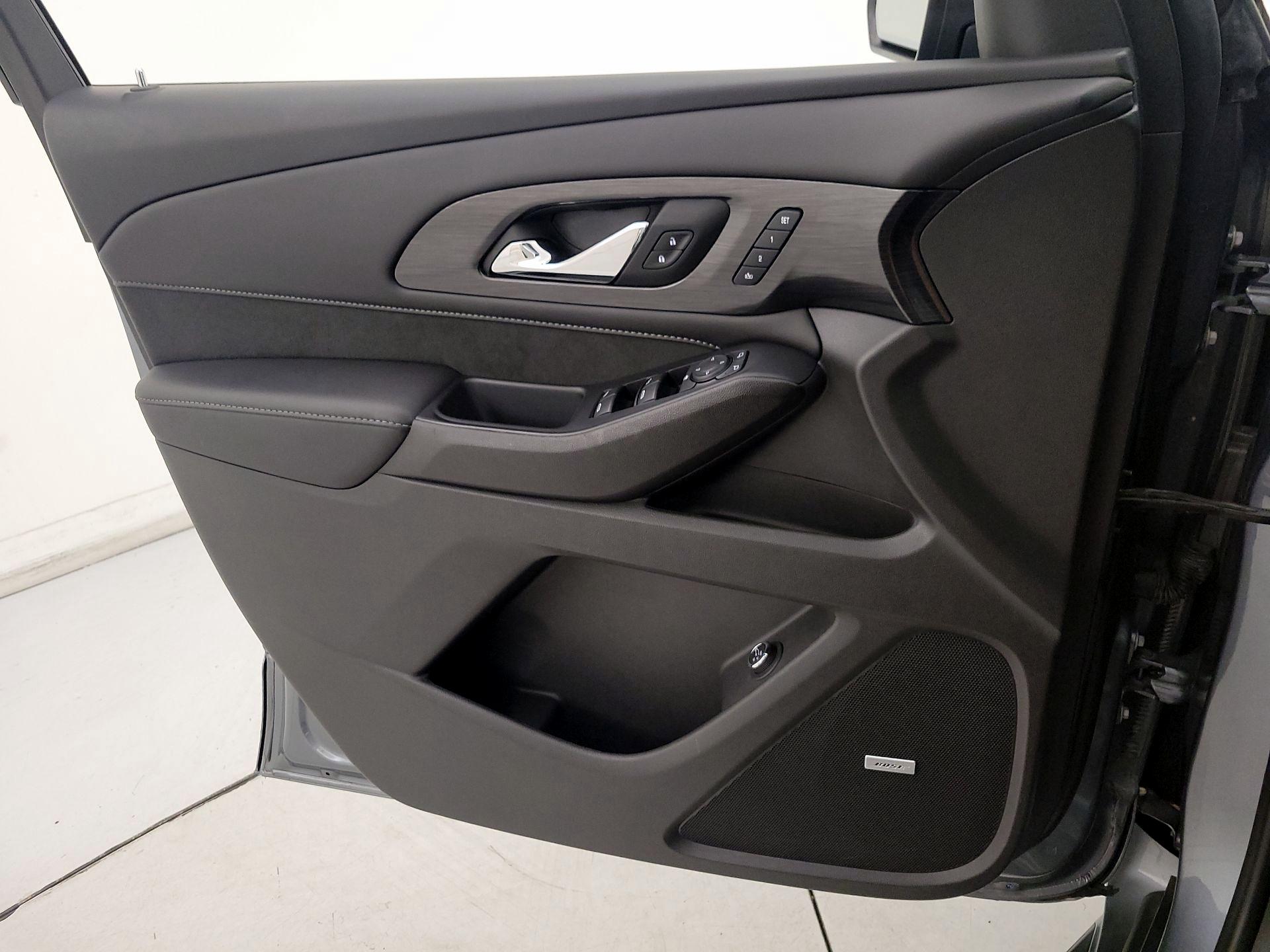Thumbnail: 2021 Chevrolet Traverse - 12