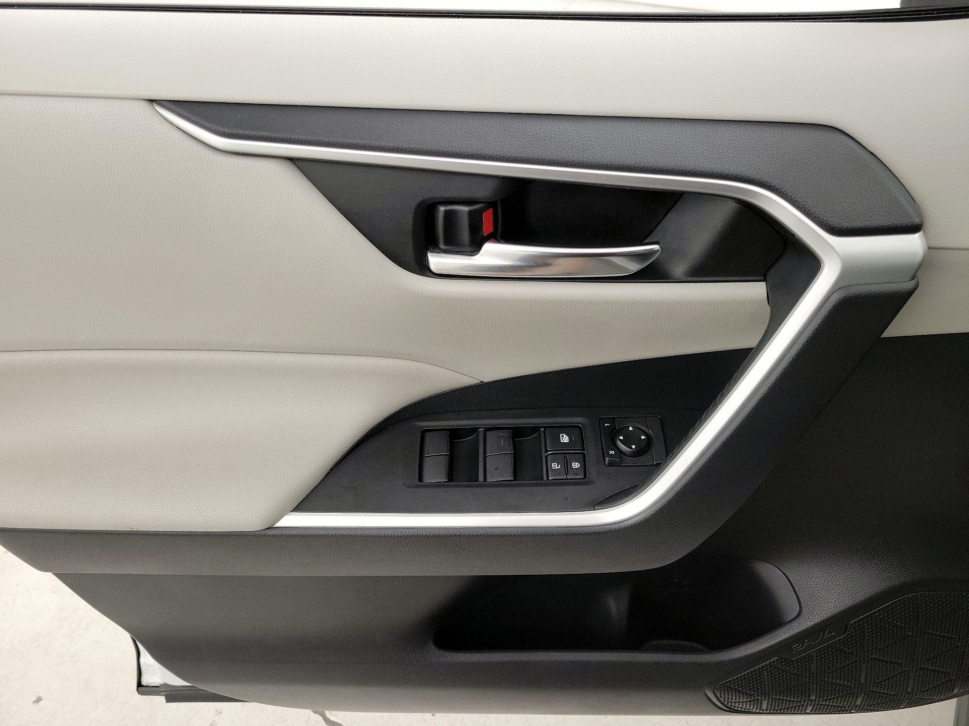 Thumbnail: 2019 Toyota RAV4 - 12