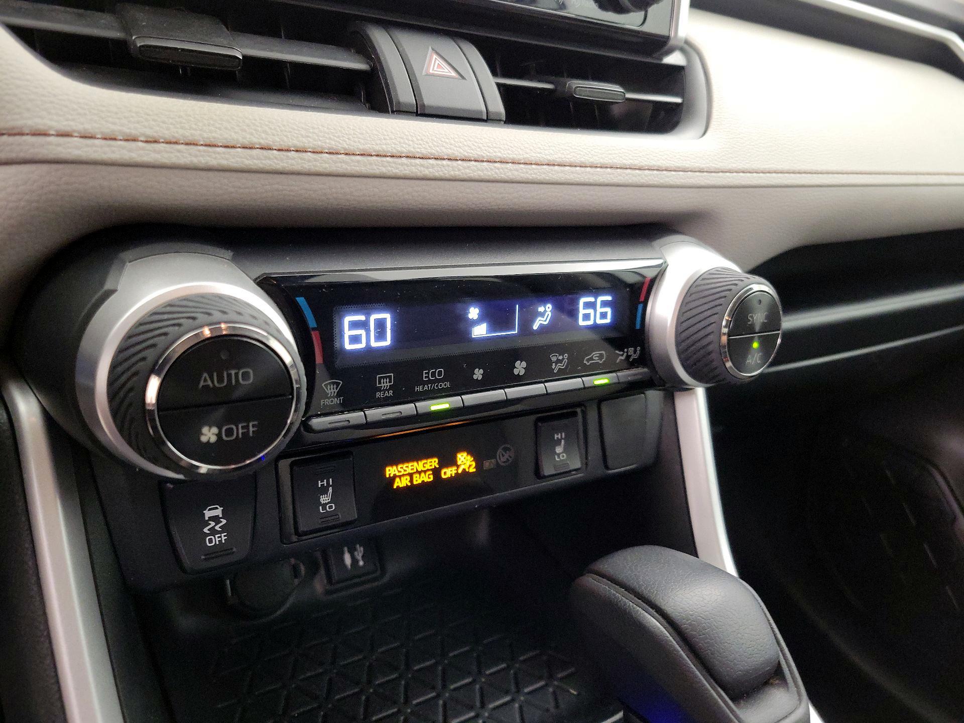 Thumbnail: 2019 Toyota RAV4 - 16