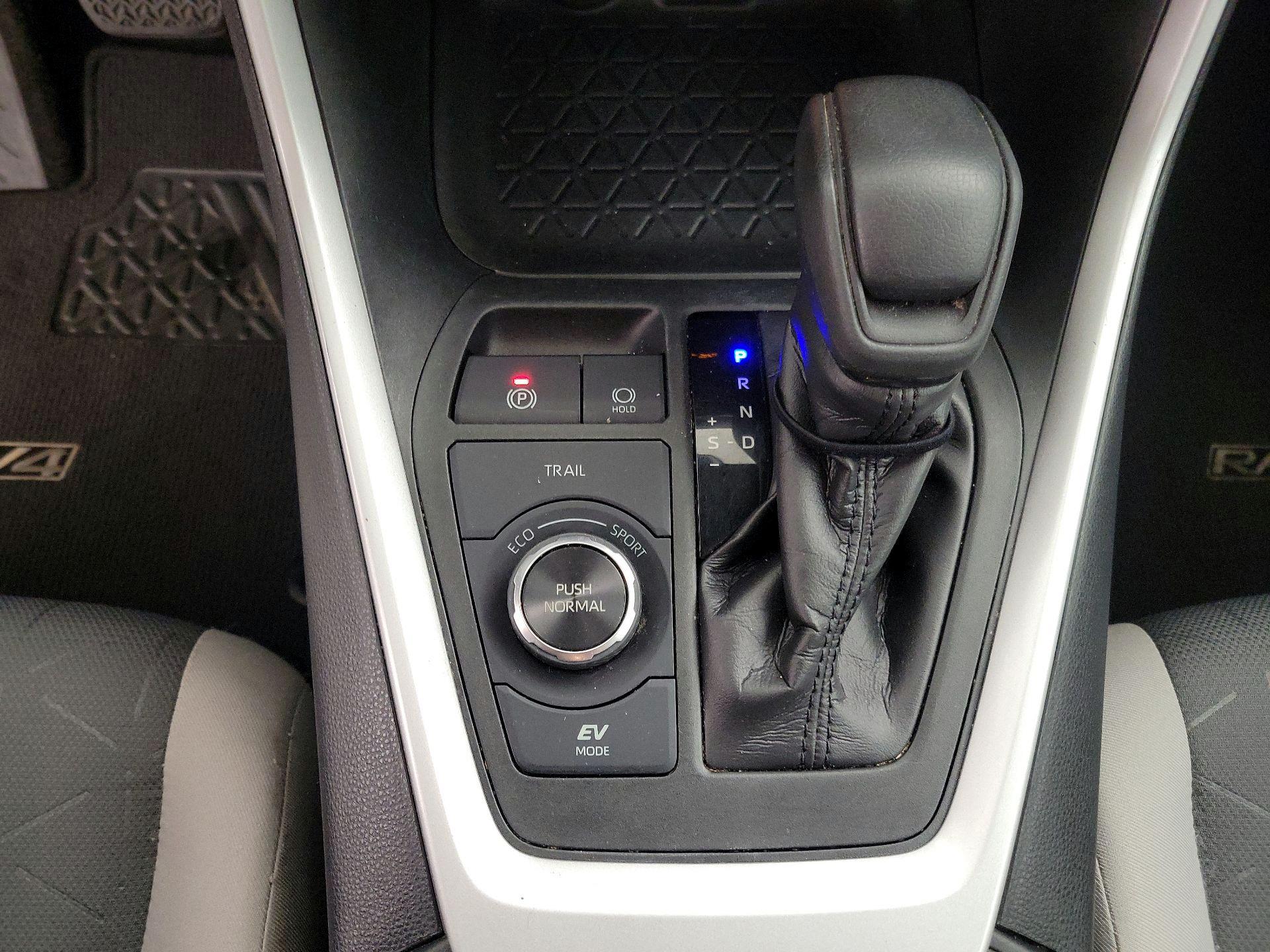 Thumbnail: 2019 Toyota RAV4 - 17