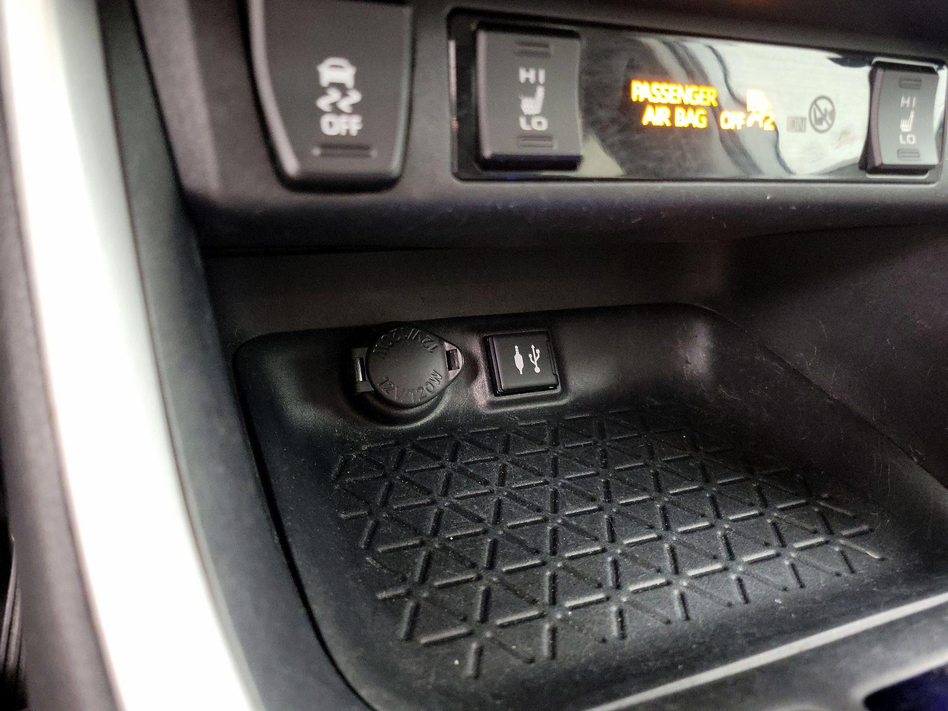 Thumbnail: 2019 Toyota RAV4 - 18