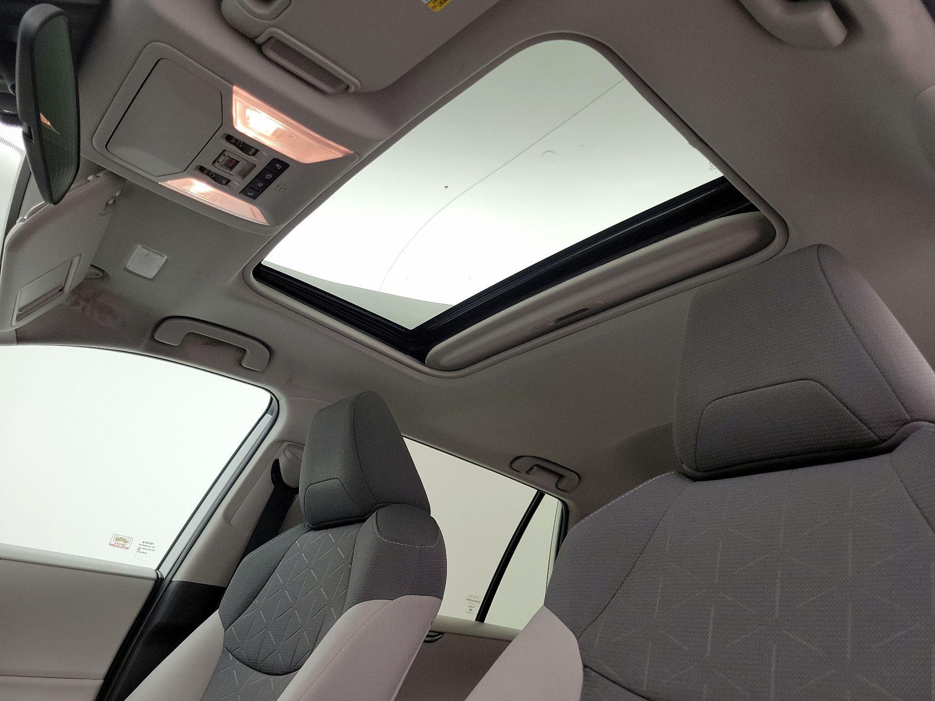 Thumbnail: 2019 Toyota RAV4 - 19