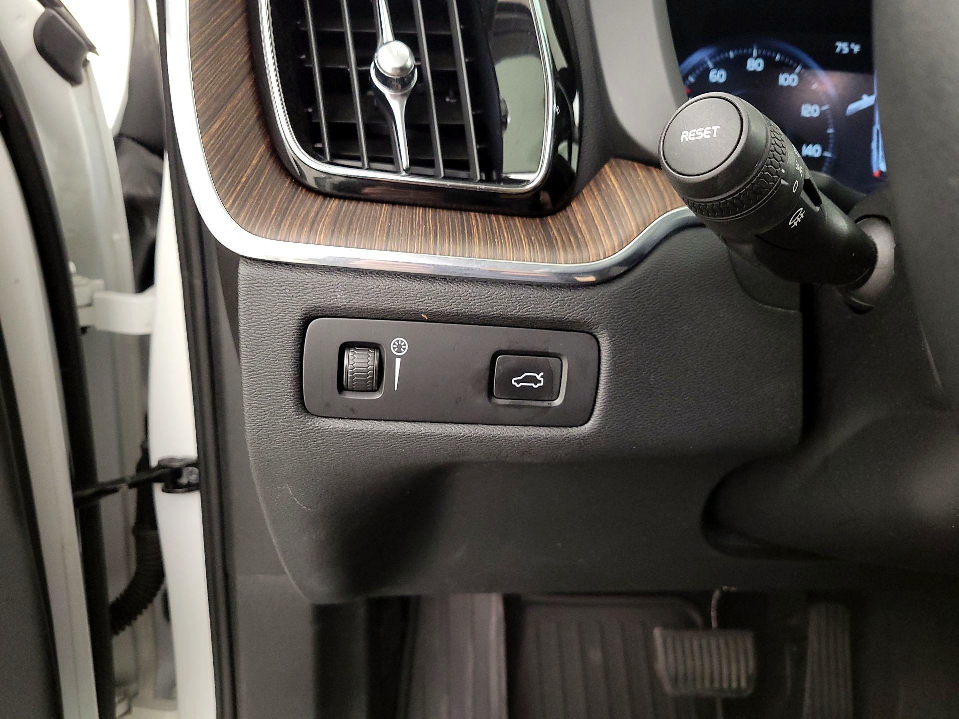 Thumbnail: 2021 Volvo XC60 - 11
