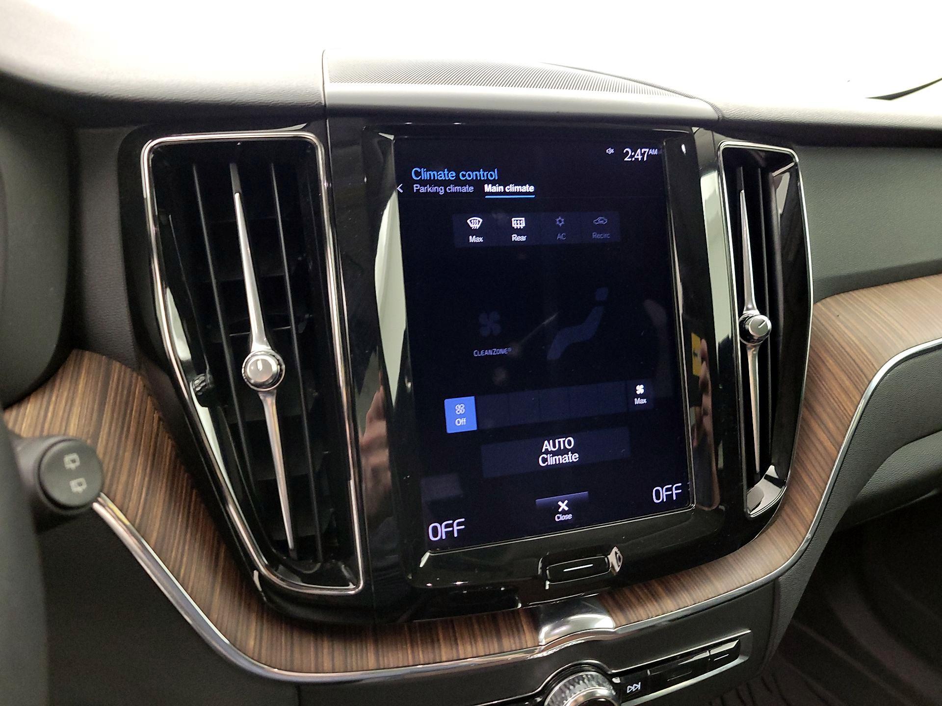 Thumbnail: 2021 Volvo XC60 - 14