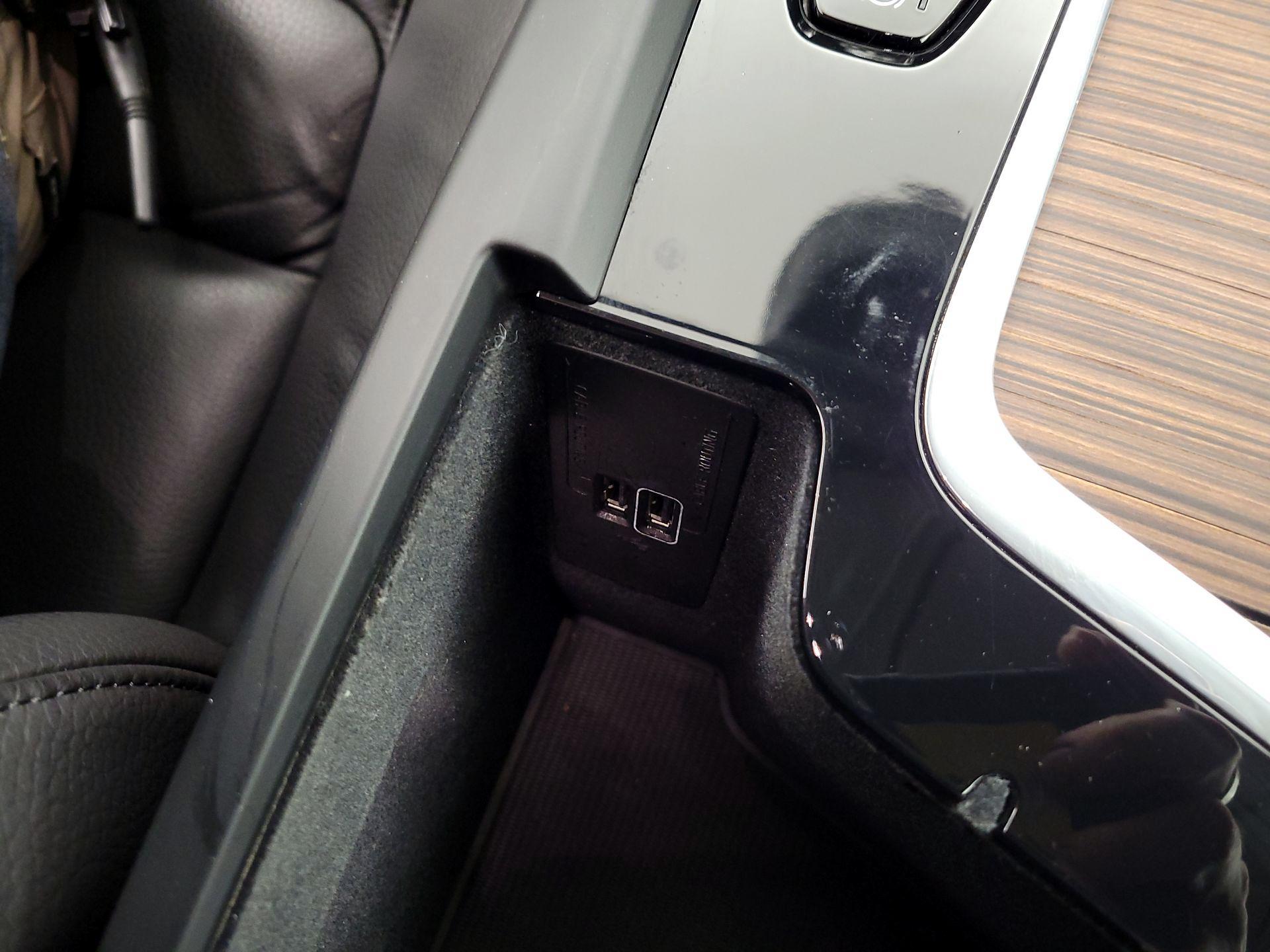 Thumbnail: 2021 Volvo XC60 - 16