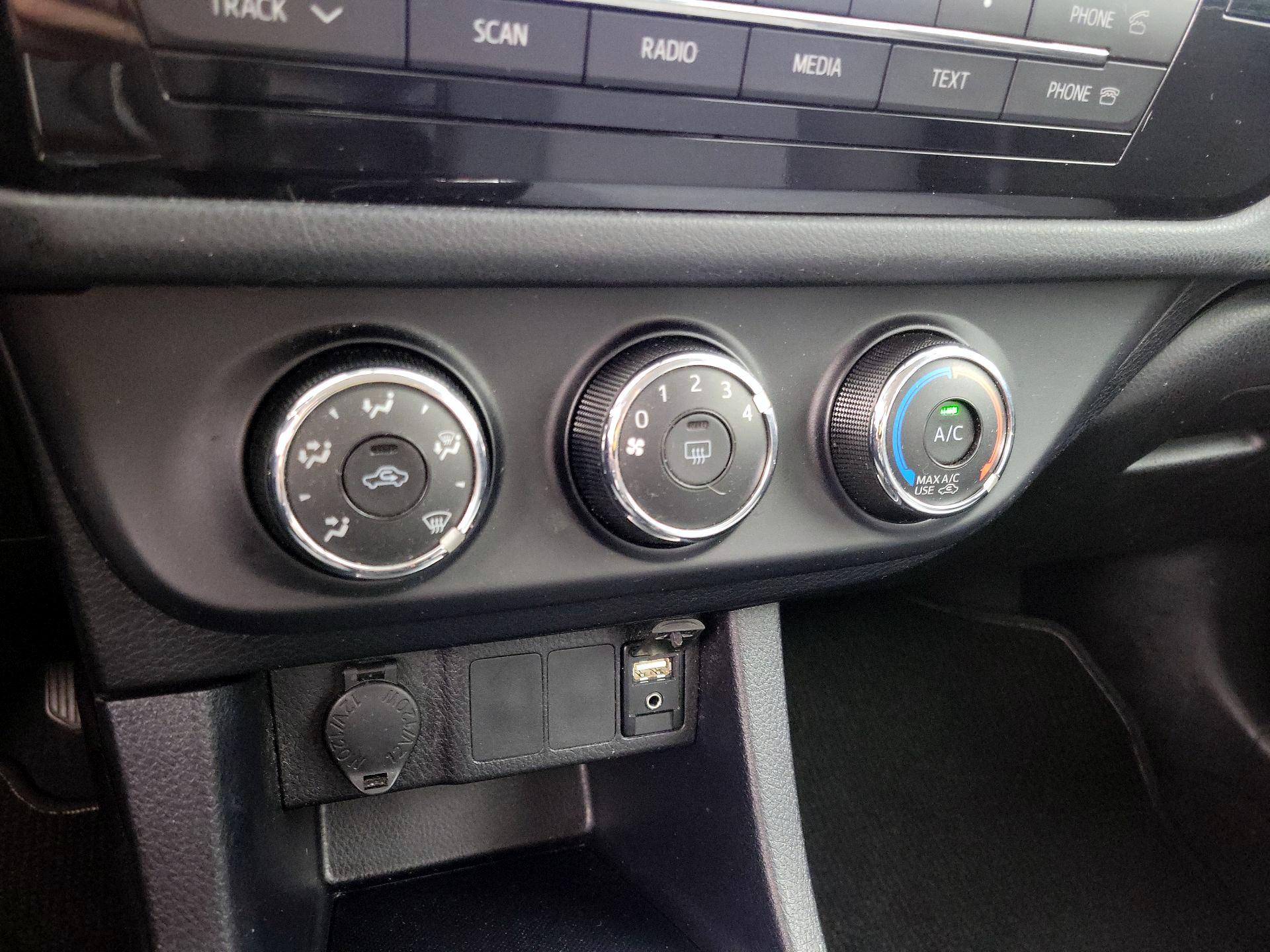 Thumbnail: 2014 Toyota Corolla - 15