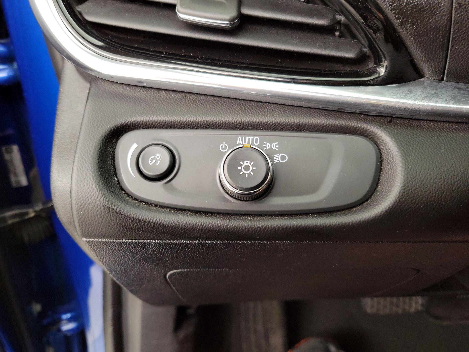 Thumbnail: 2017 Chevrolet Volt - 13