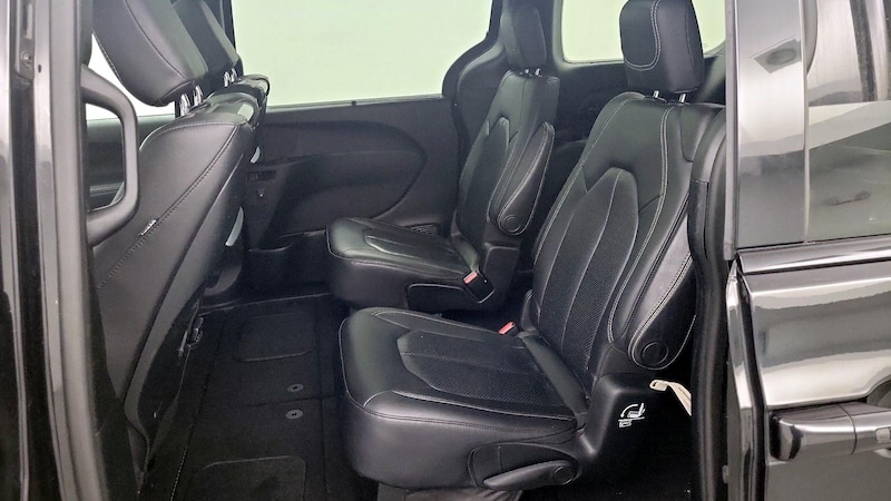 2019 Chrysler Pacifica  19